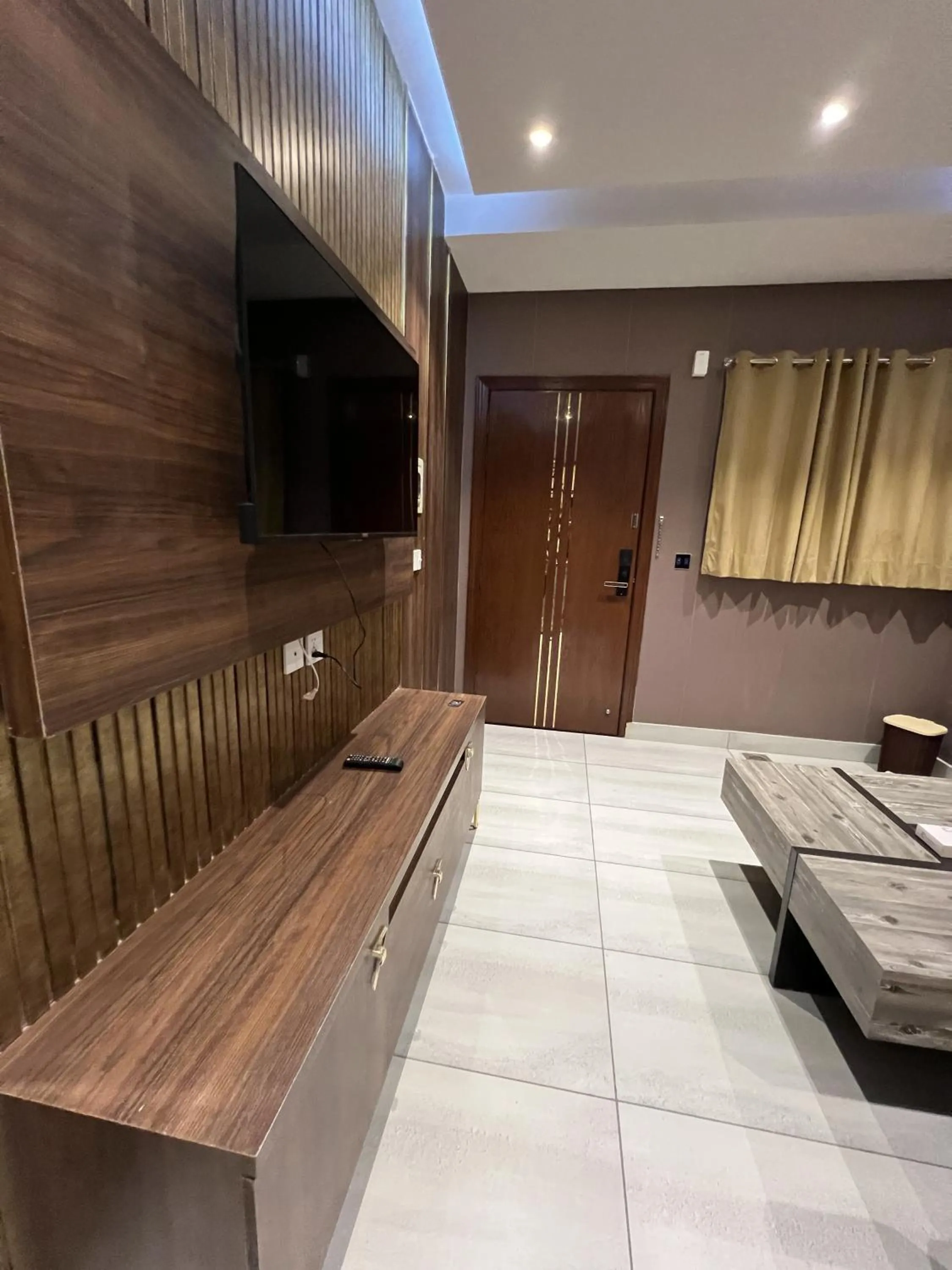 Communal lounge/ TV room in Courteous Hotel