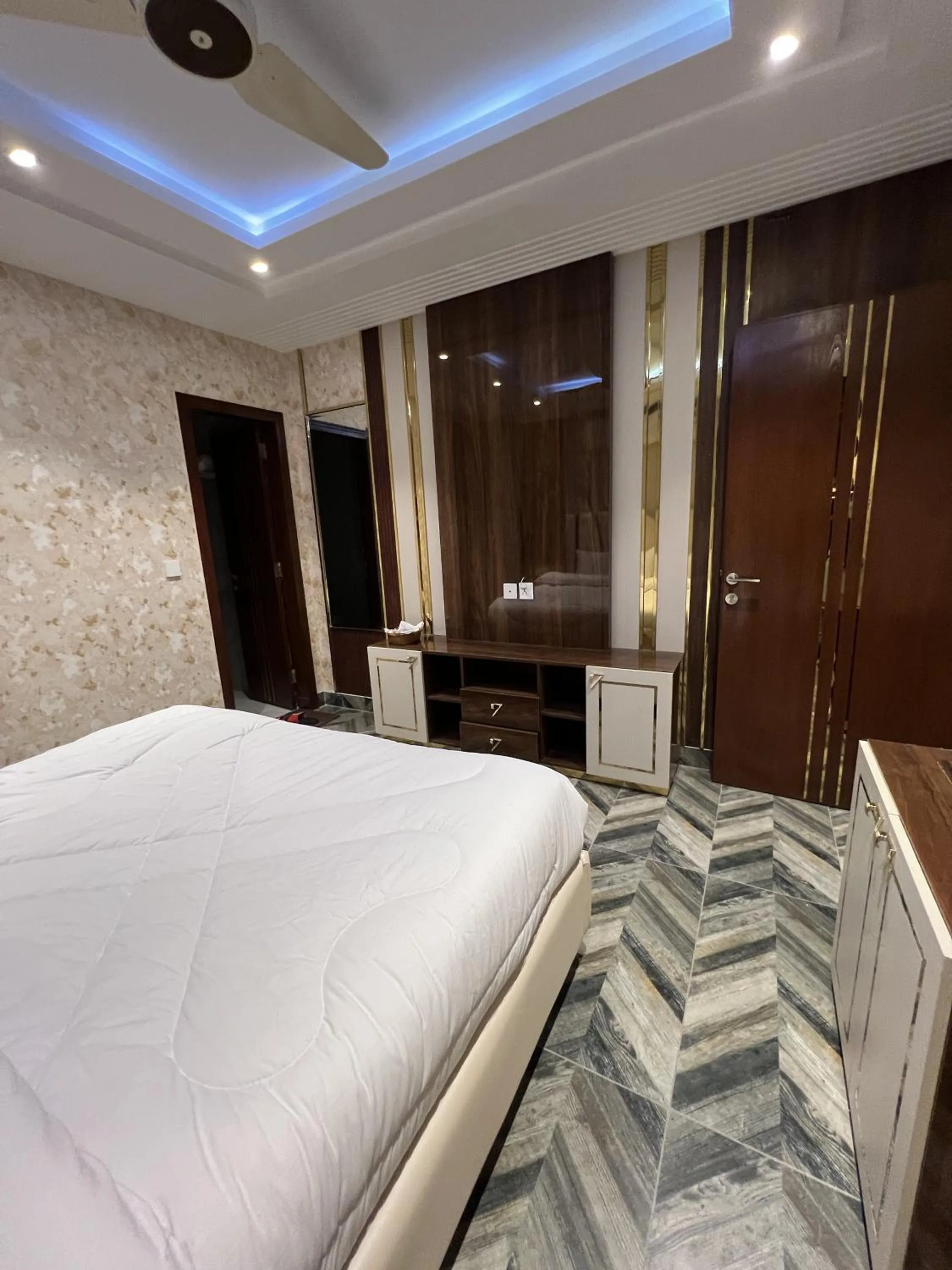 Bed in Courteous Hotel