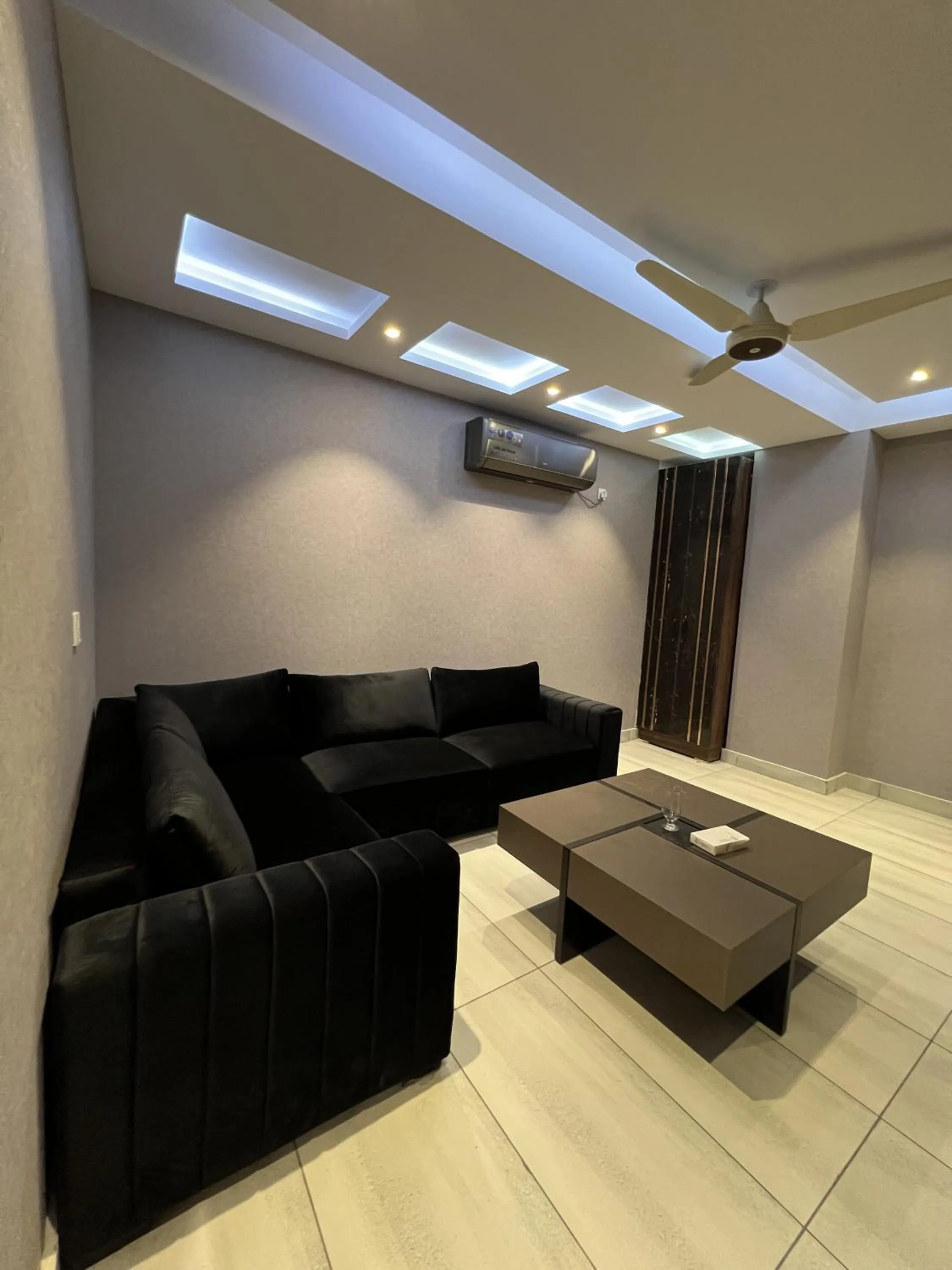 Living room in Courteous Hotel