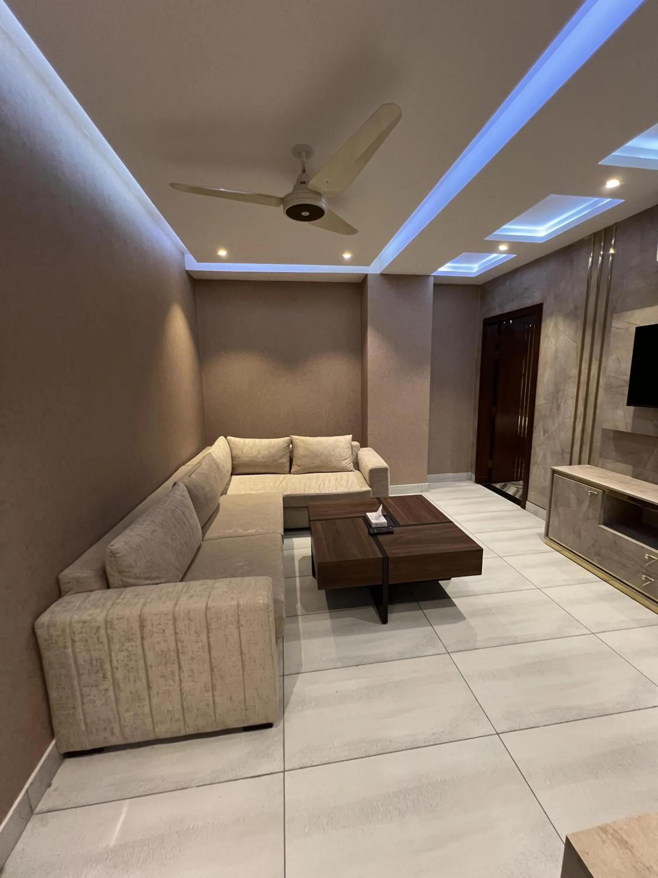 TV and multimedia in Courteous Hotel