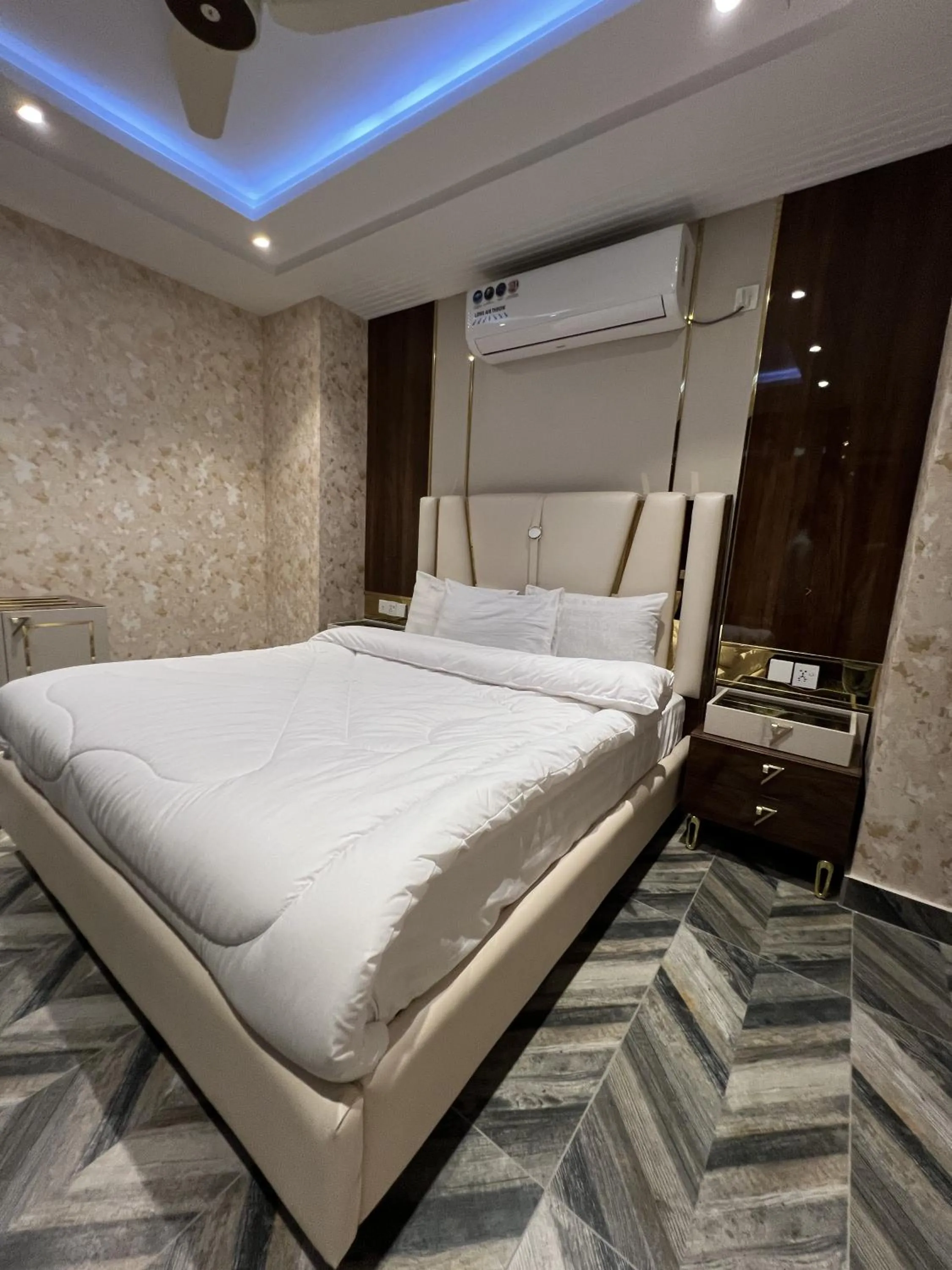 Bed in Courteous Hotel