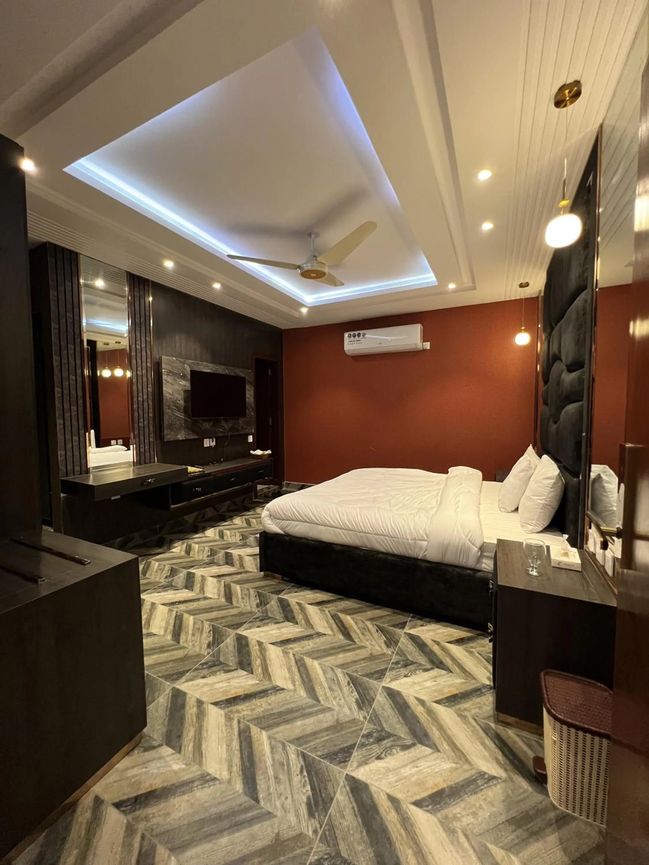 Bed in Courteous Hotel