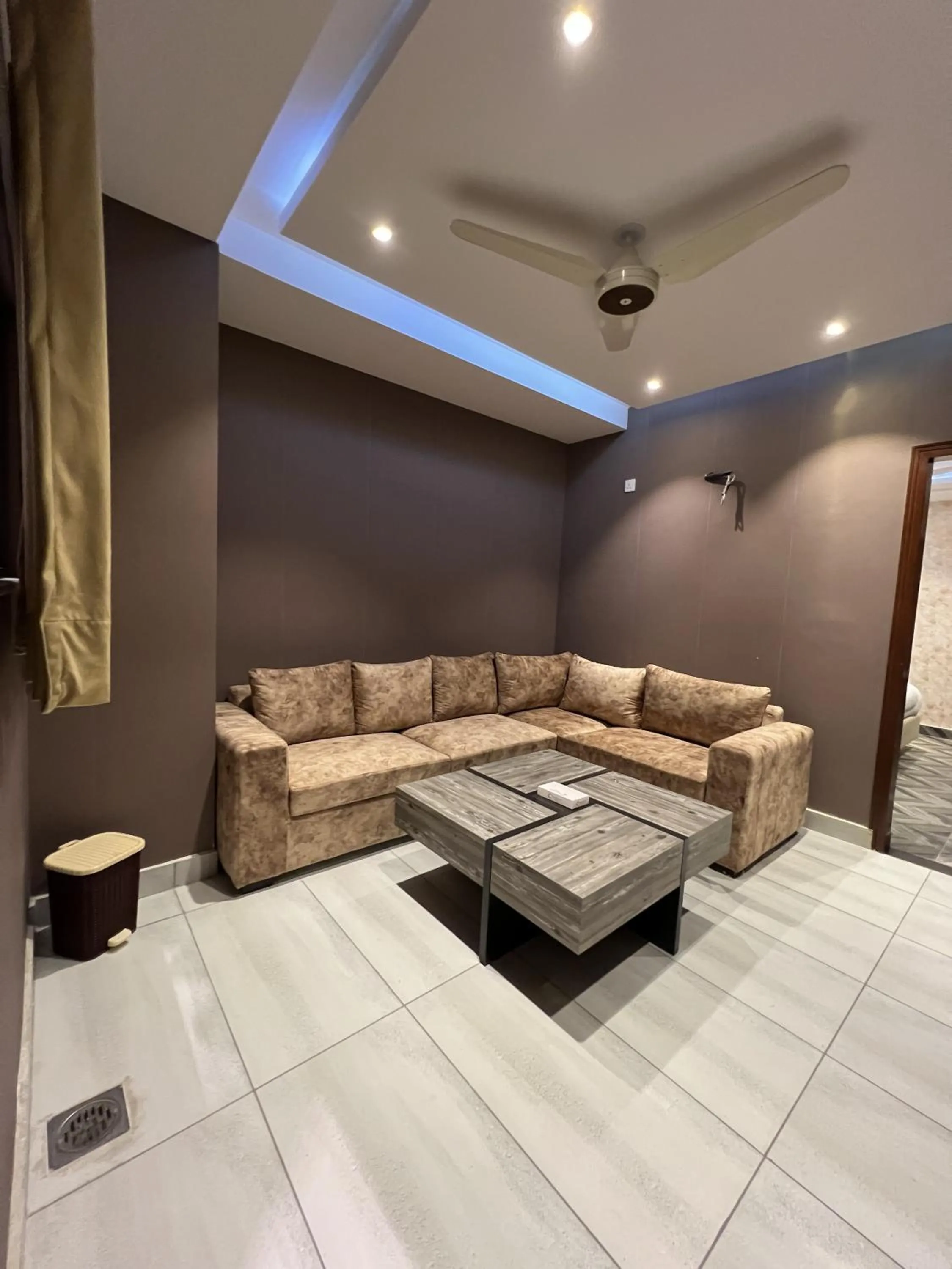 Living room in Courteous Hotel