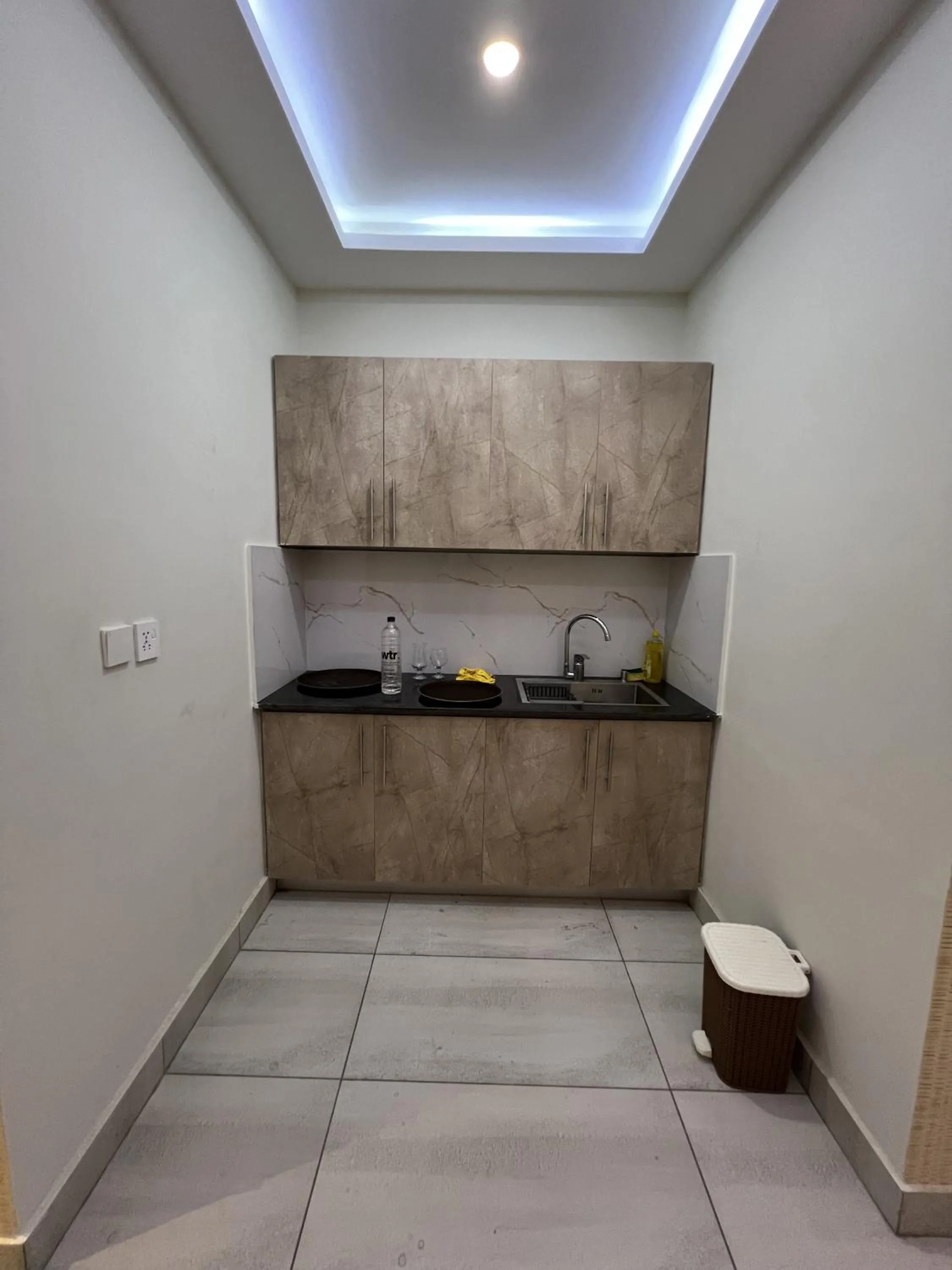 Kitchen or kitchenette in Courteous Hotel