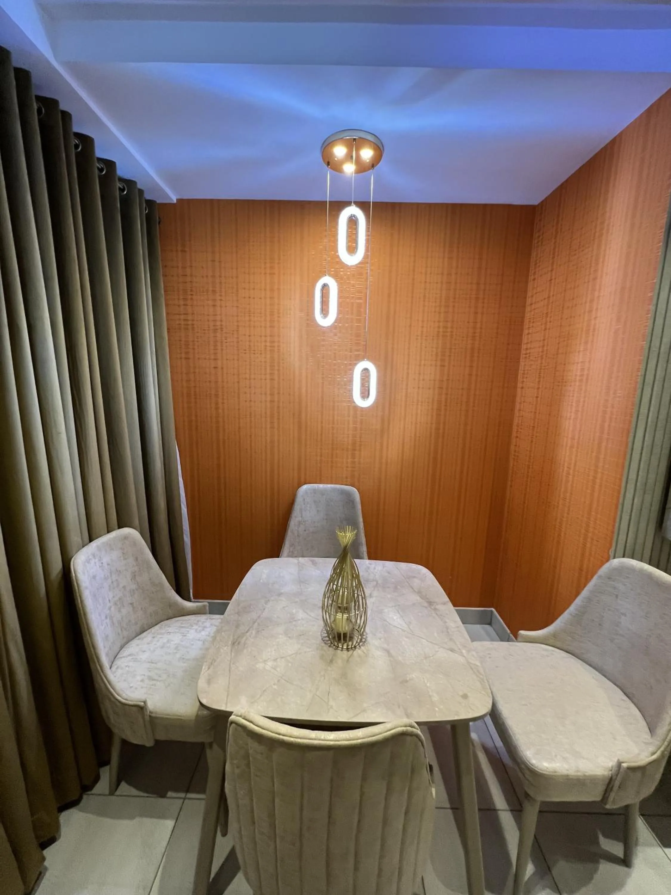 Living room in Courteous Hotel