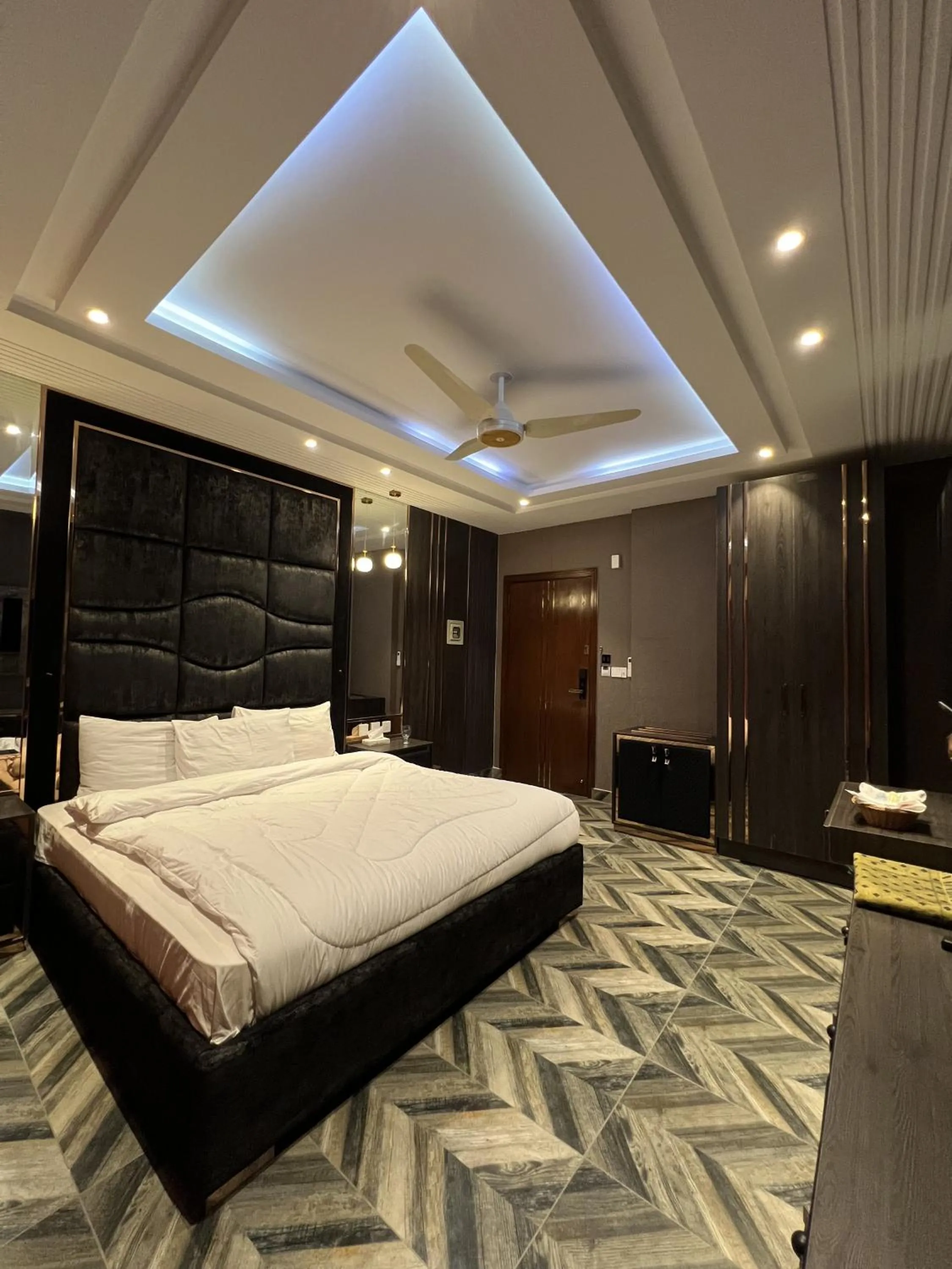 Photo of the whole room in Courteous Hotel