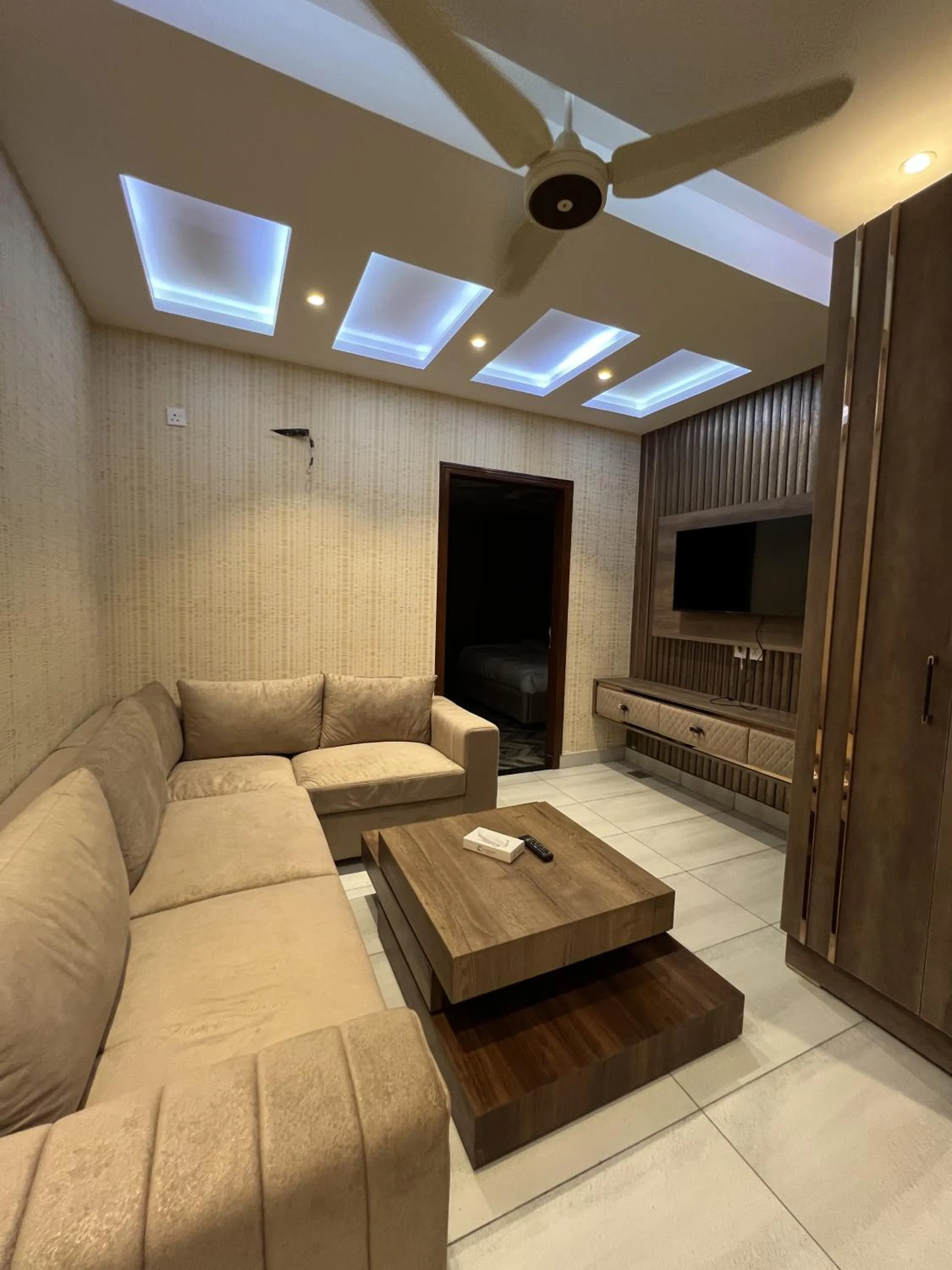 Communal lounge/ TV room in Courteous Hotel