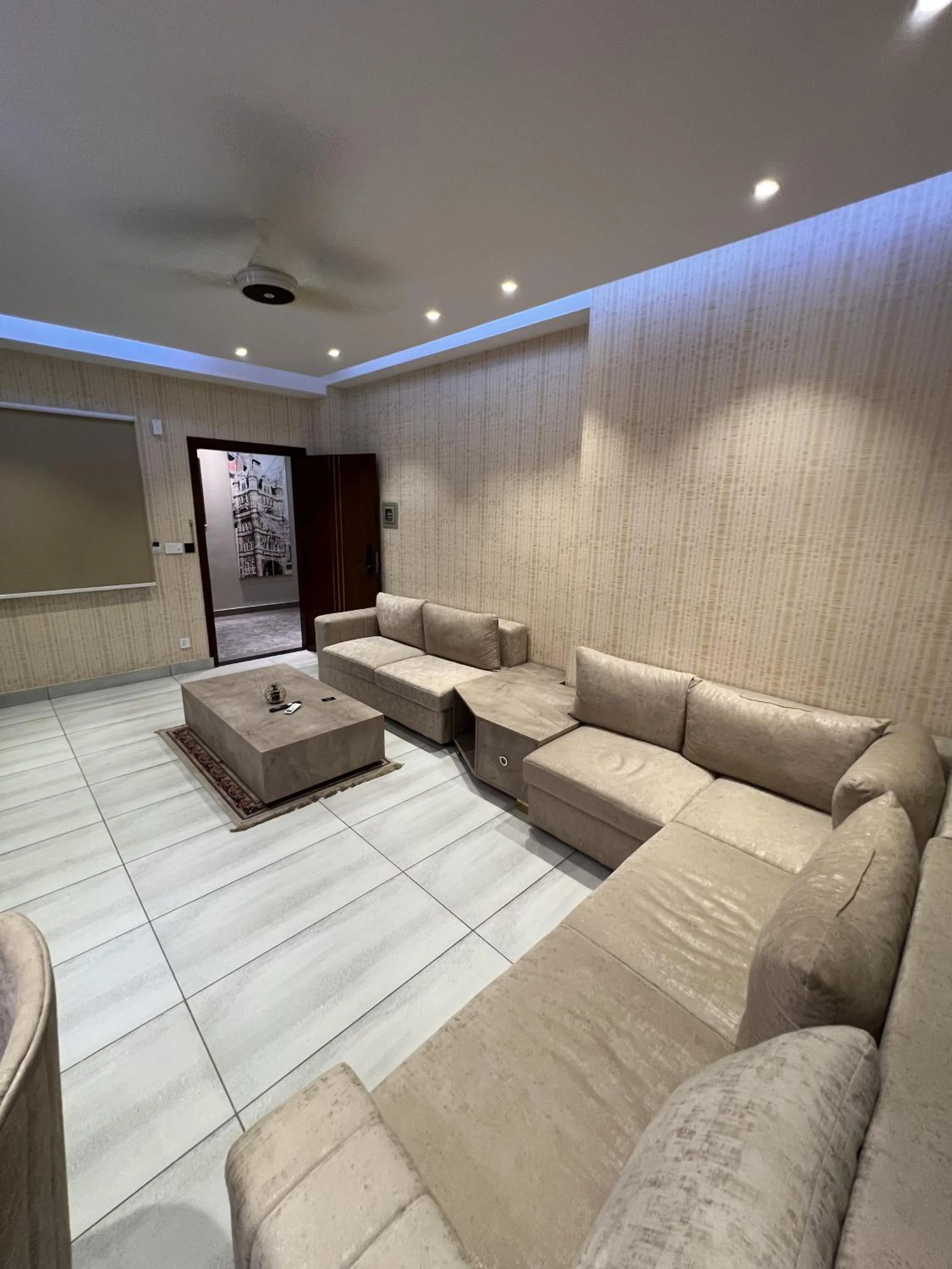 Living room in Courteous Hotel