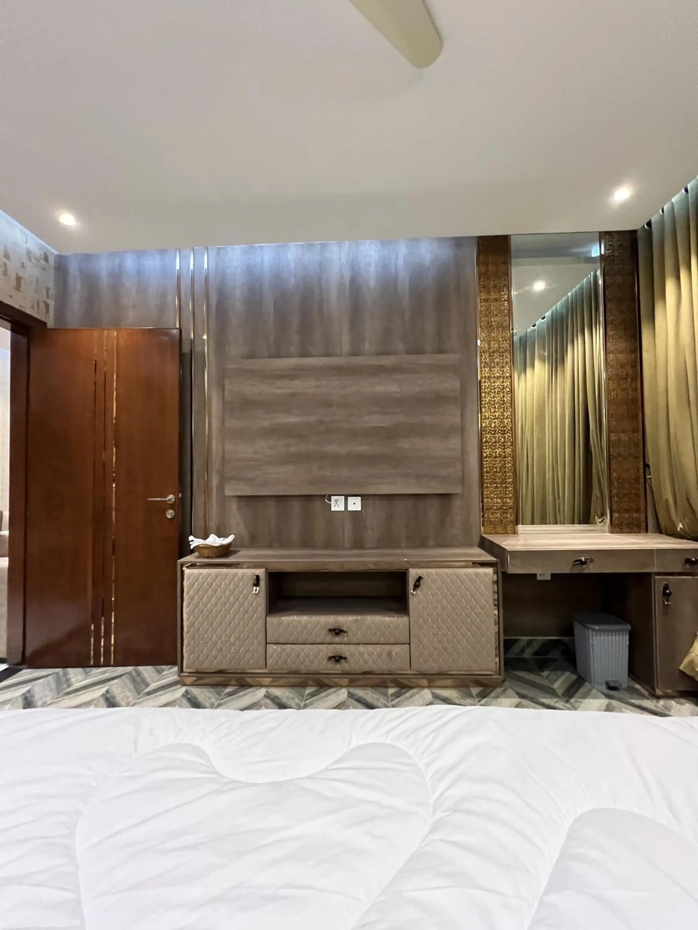 Bed in Courteous Hotel