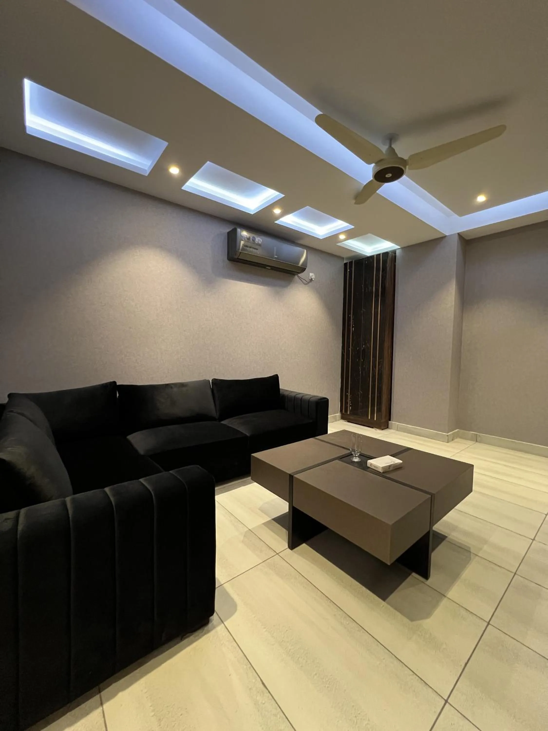 Living room in Courteous Hotel
