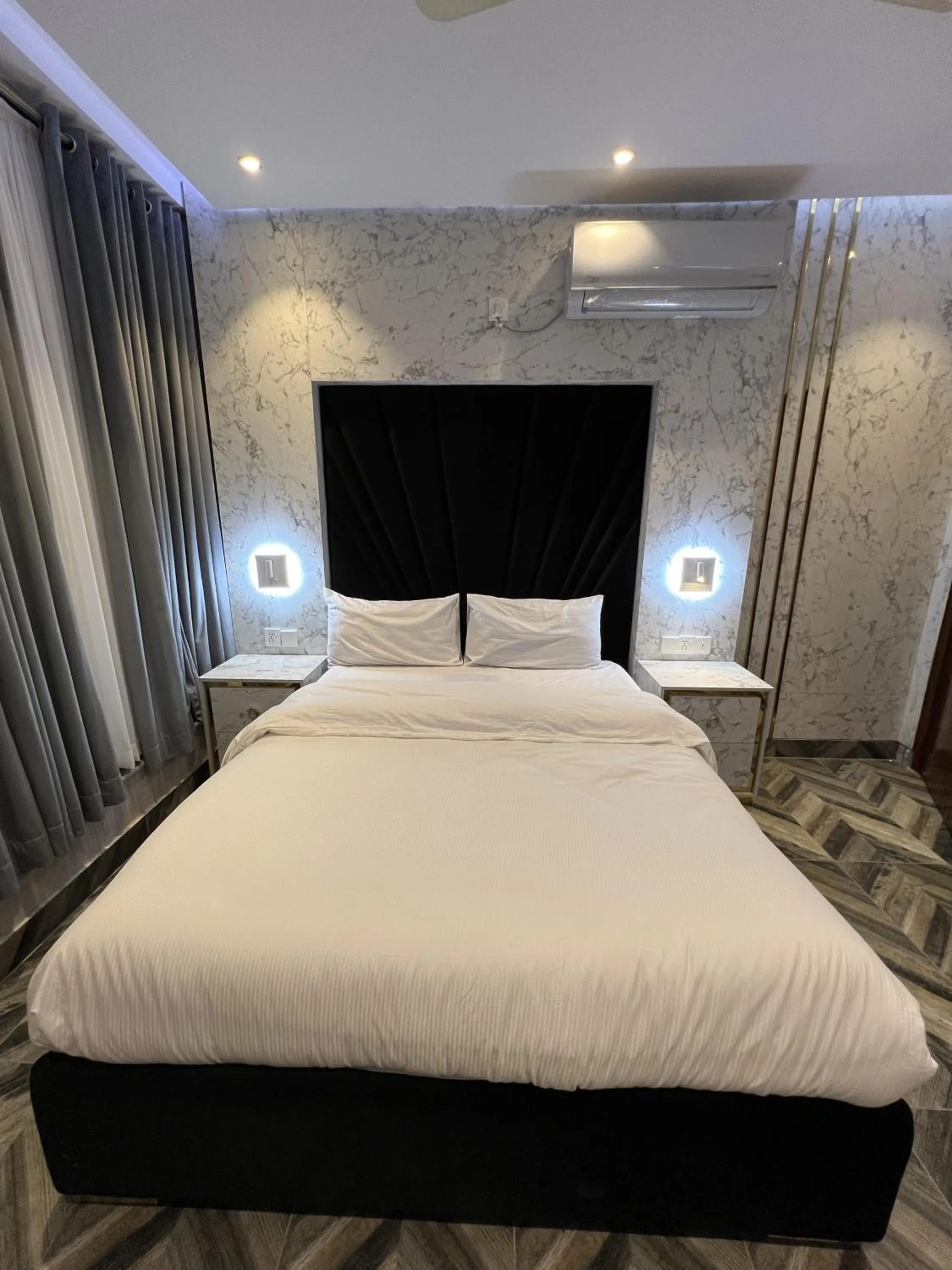 Bed in Courteous Hotel
