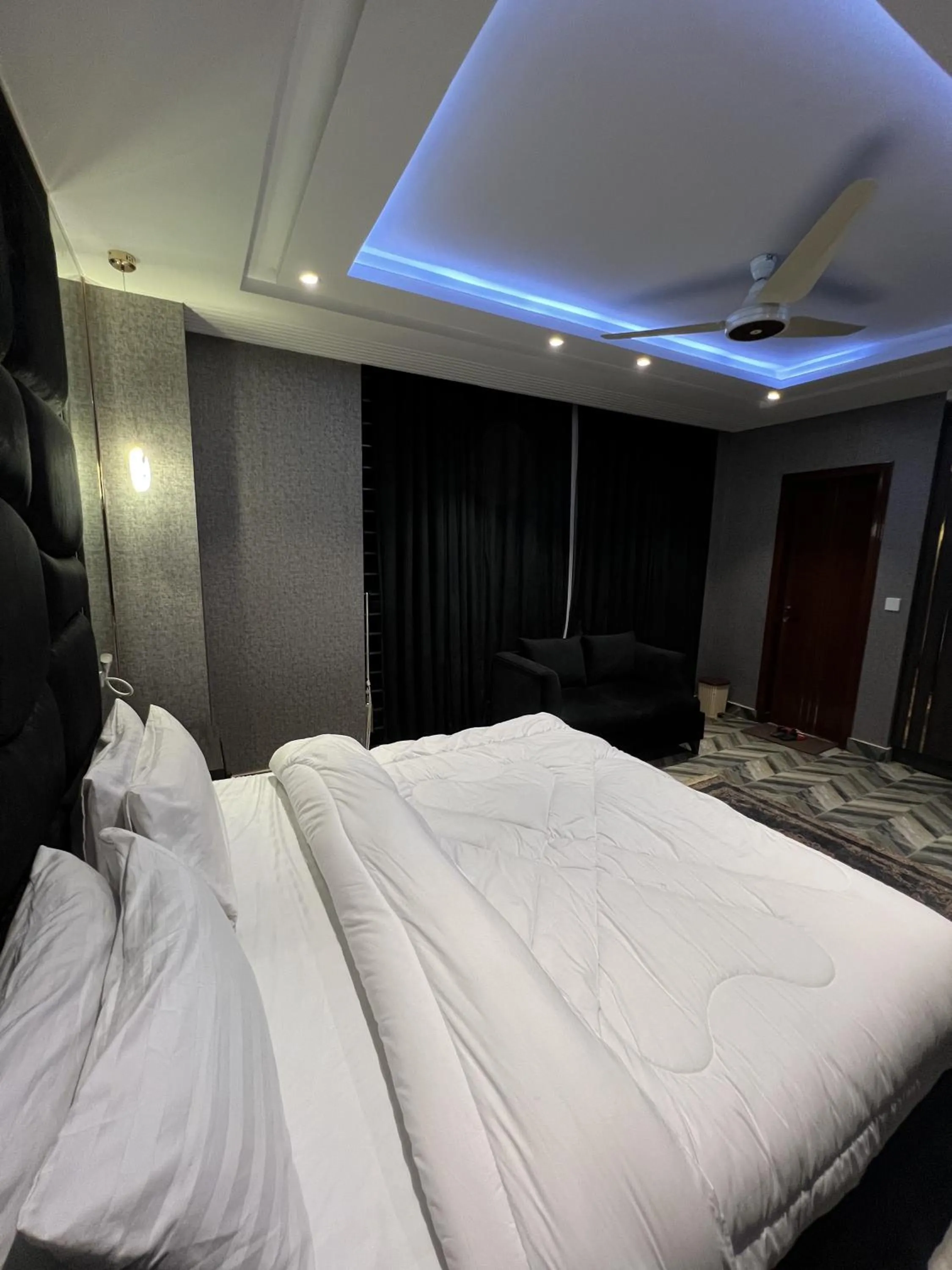 Bed in Courteous Hotel