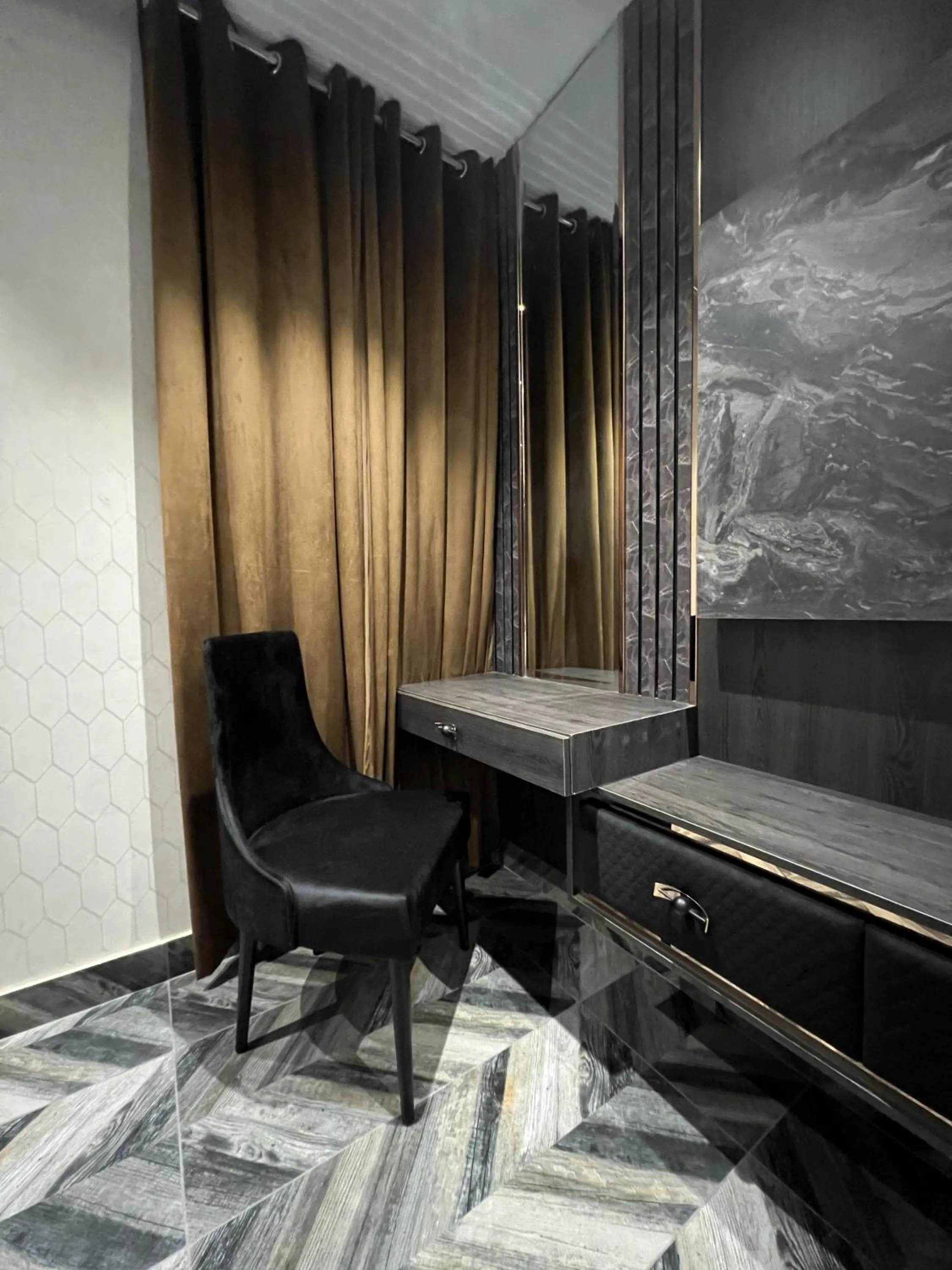 Living room in Courteous Hotel