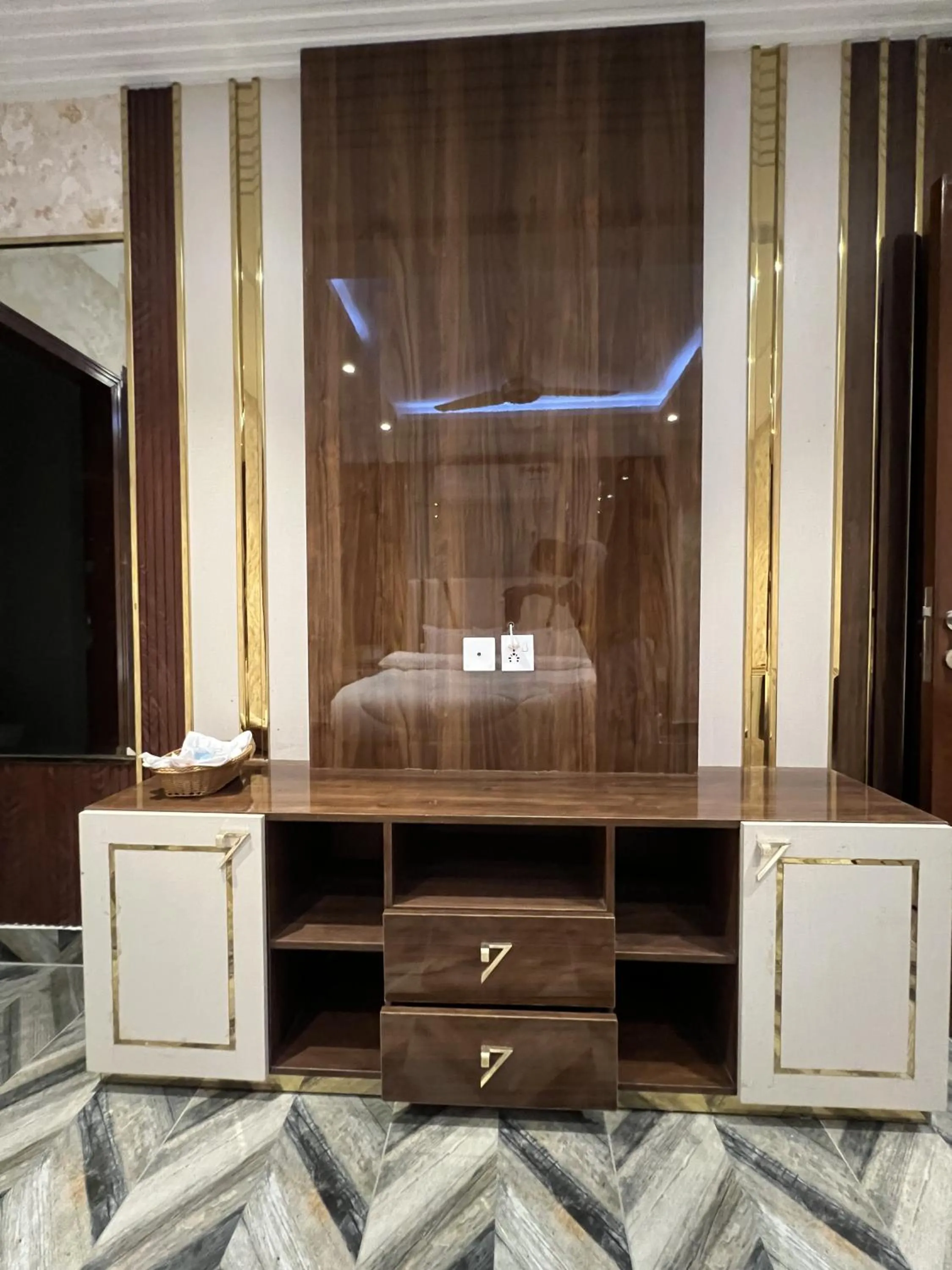 wardrobe in Courteous Hotel