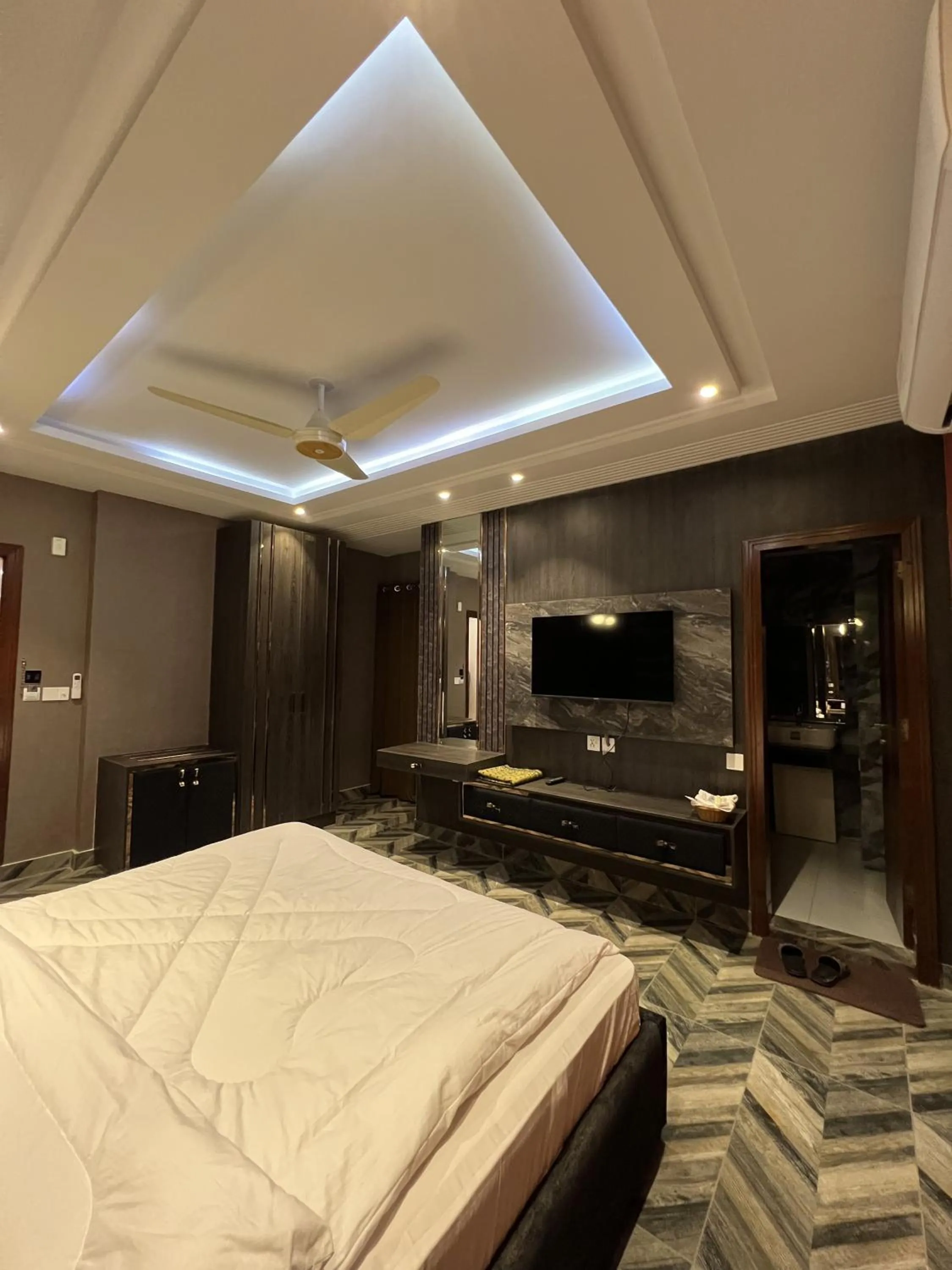 Bed in Courteous Hotel
