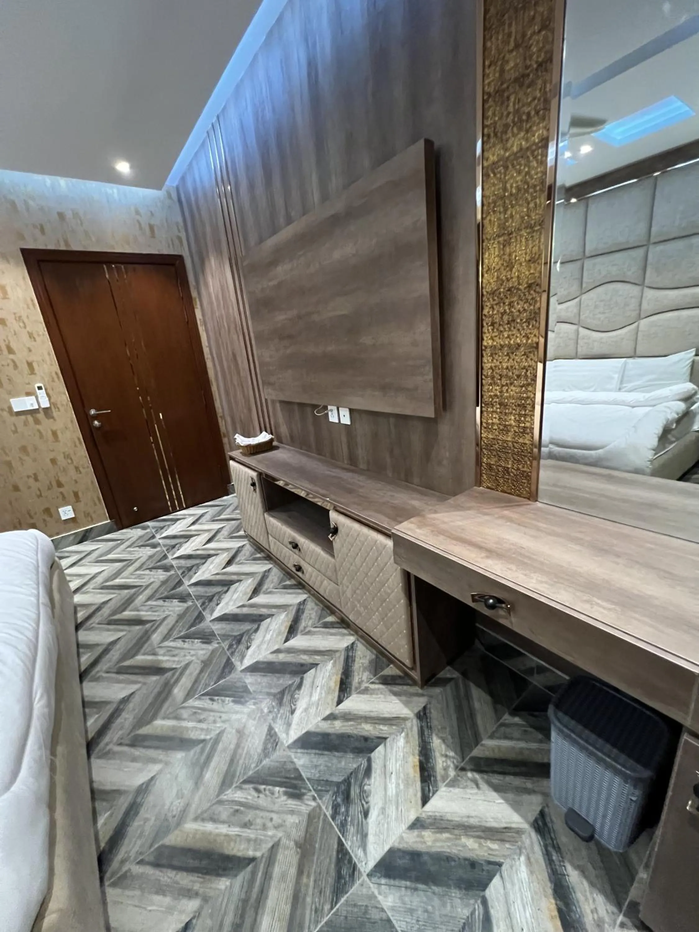 Bed in Courteous Hotel
