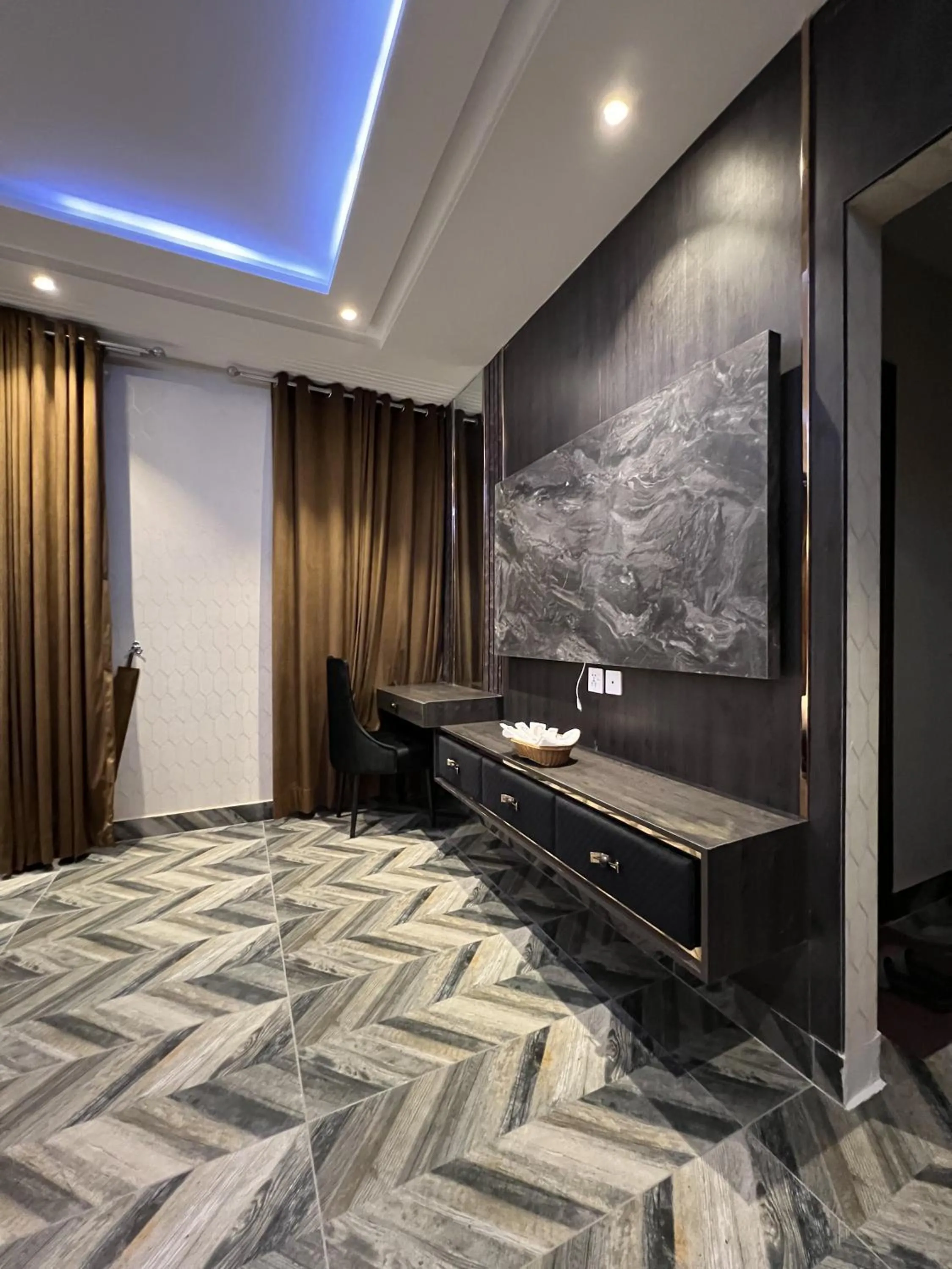 Living room in Courteous Hotel