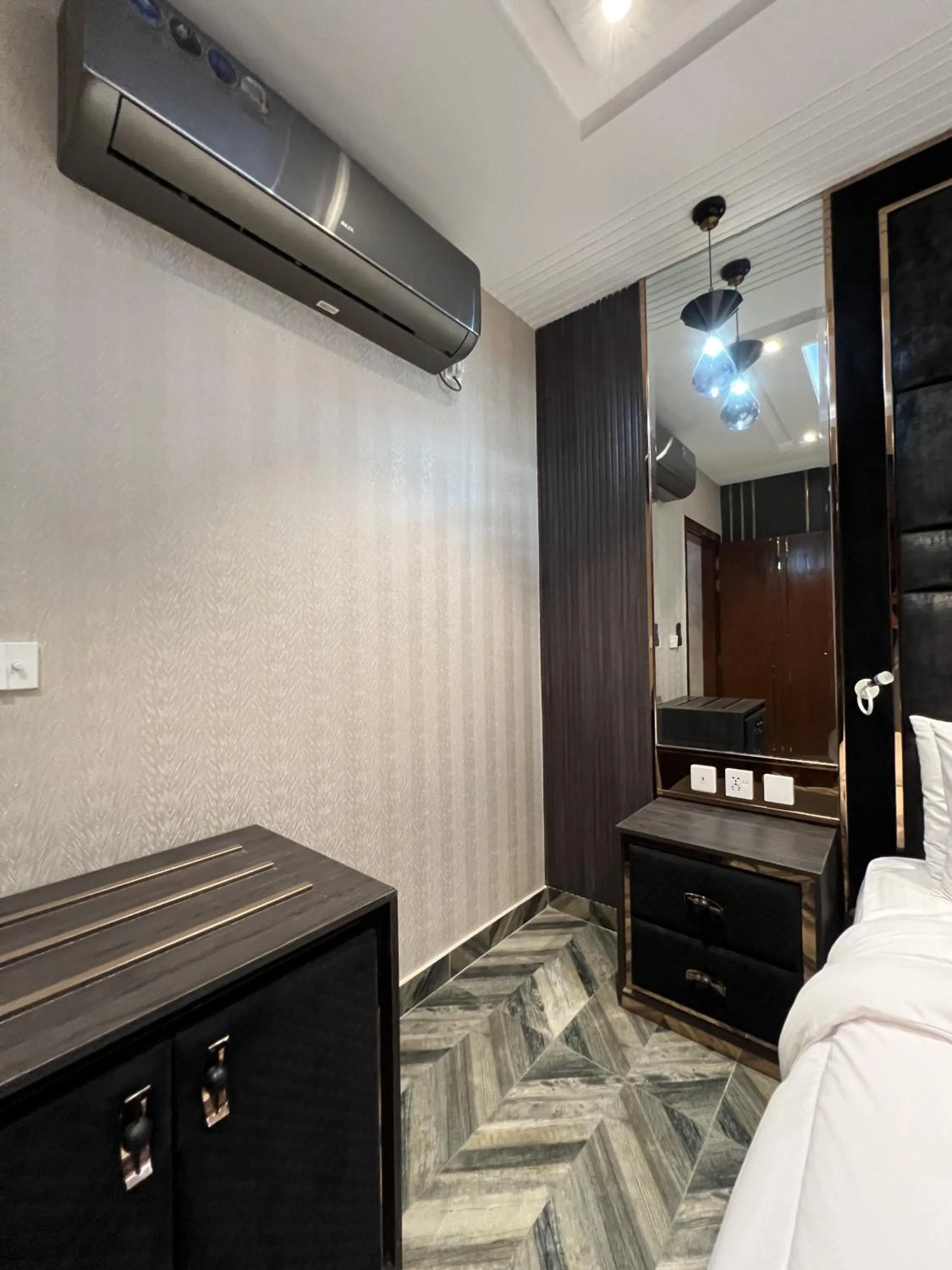 Bed in Courteous Hotel