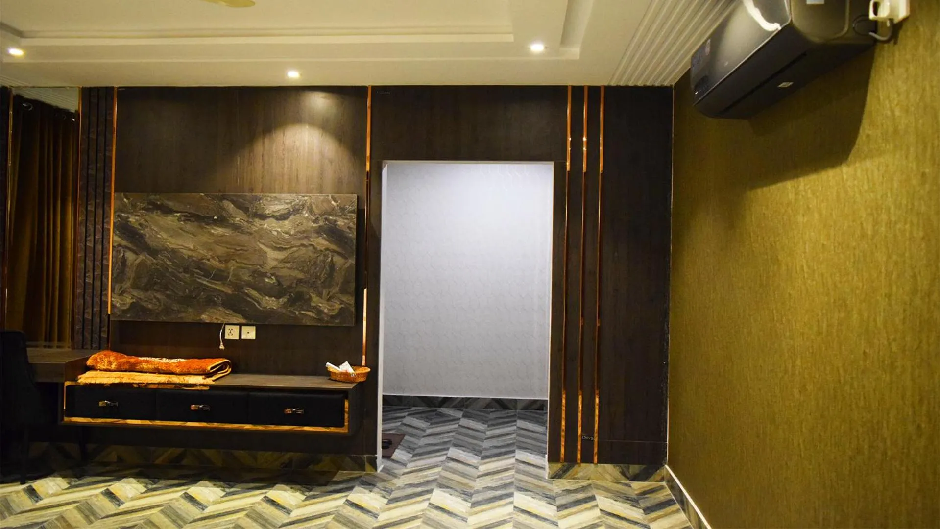 Courteous Hotel
