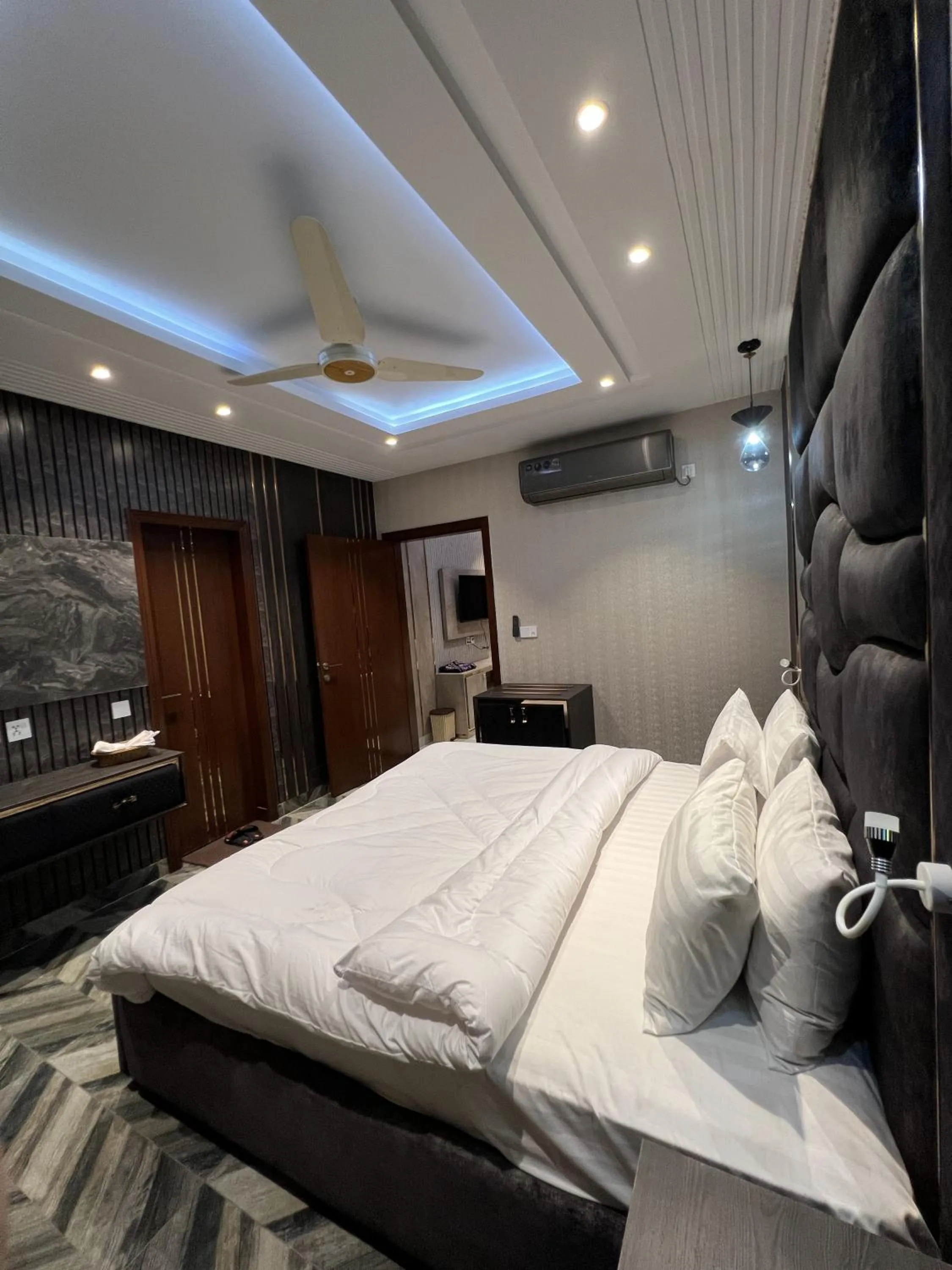 Bed in Courteous Hotel