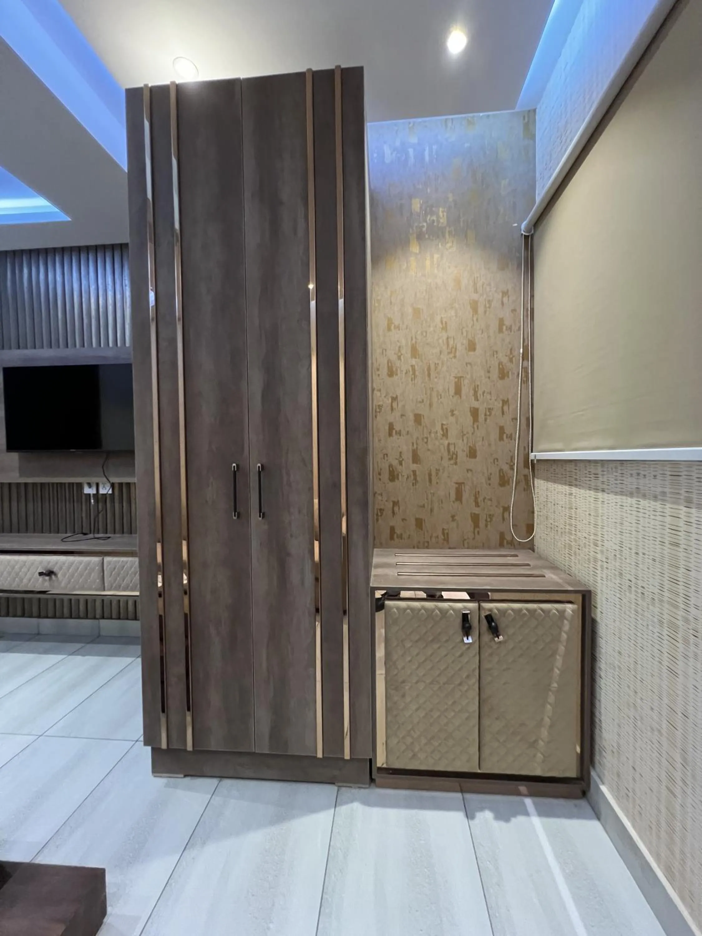 wardrobe in Courteous Hotel