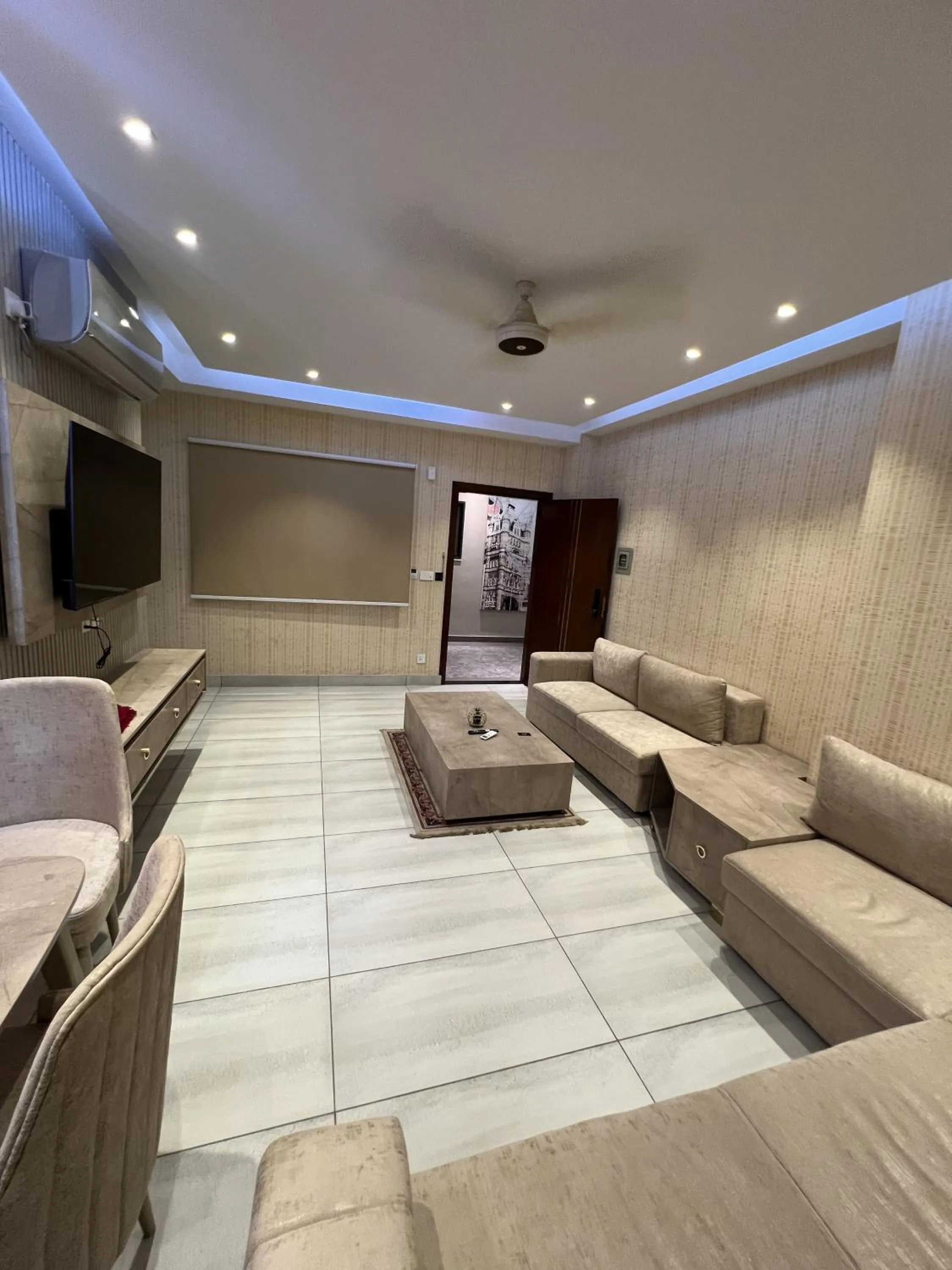 Communal lounge/ TV room in Courteous Hotel