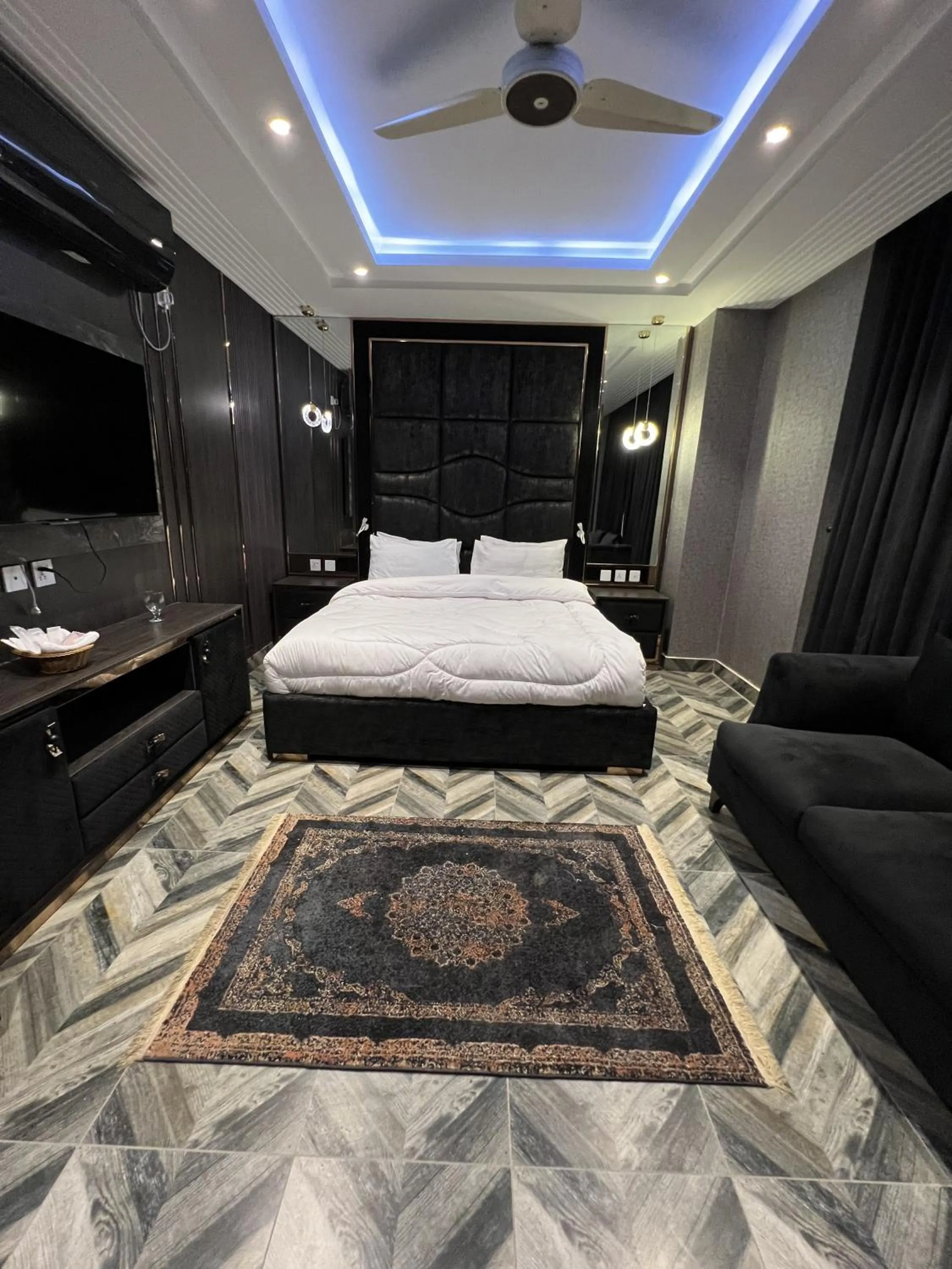 Bed in Courteous Hotel