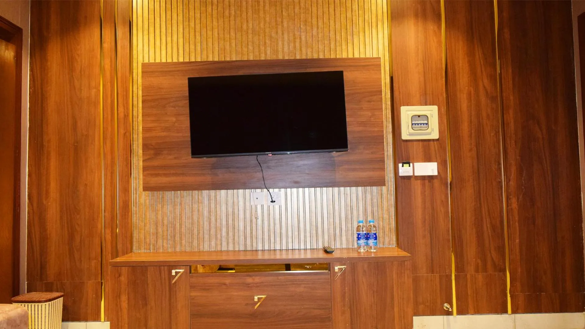 Courteous Hotel