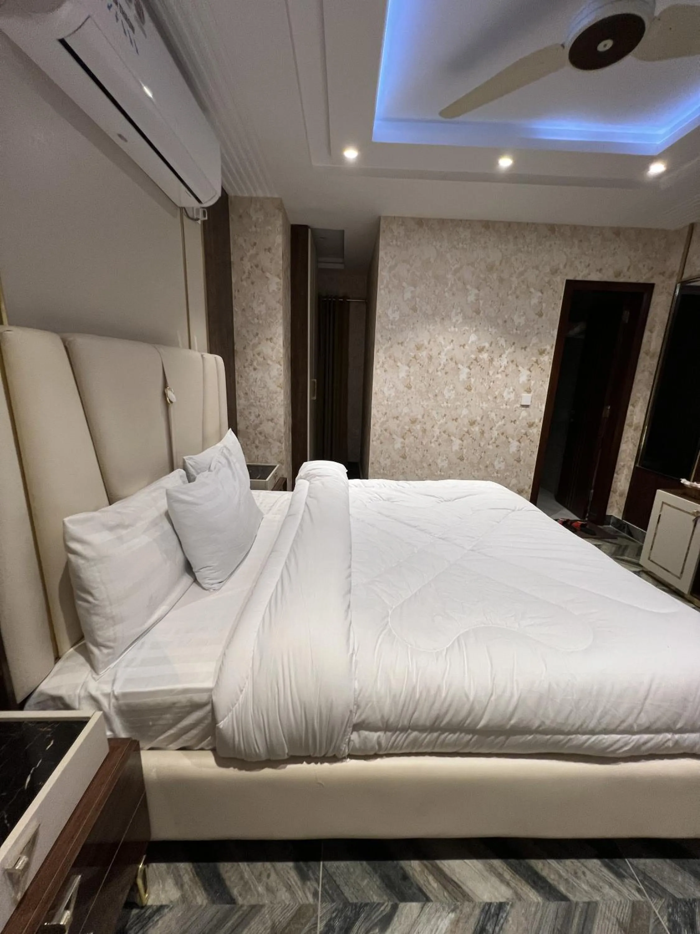 Bed in Courteous Hotel