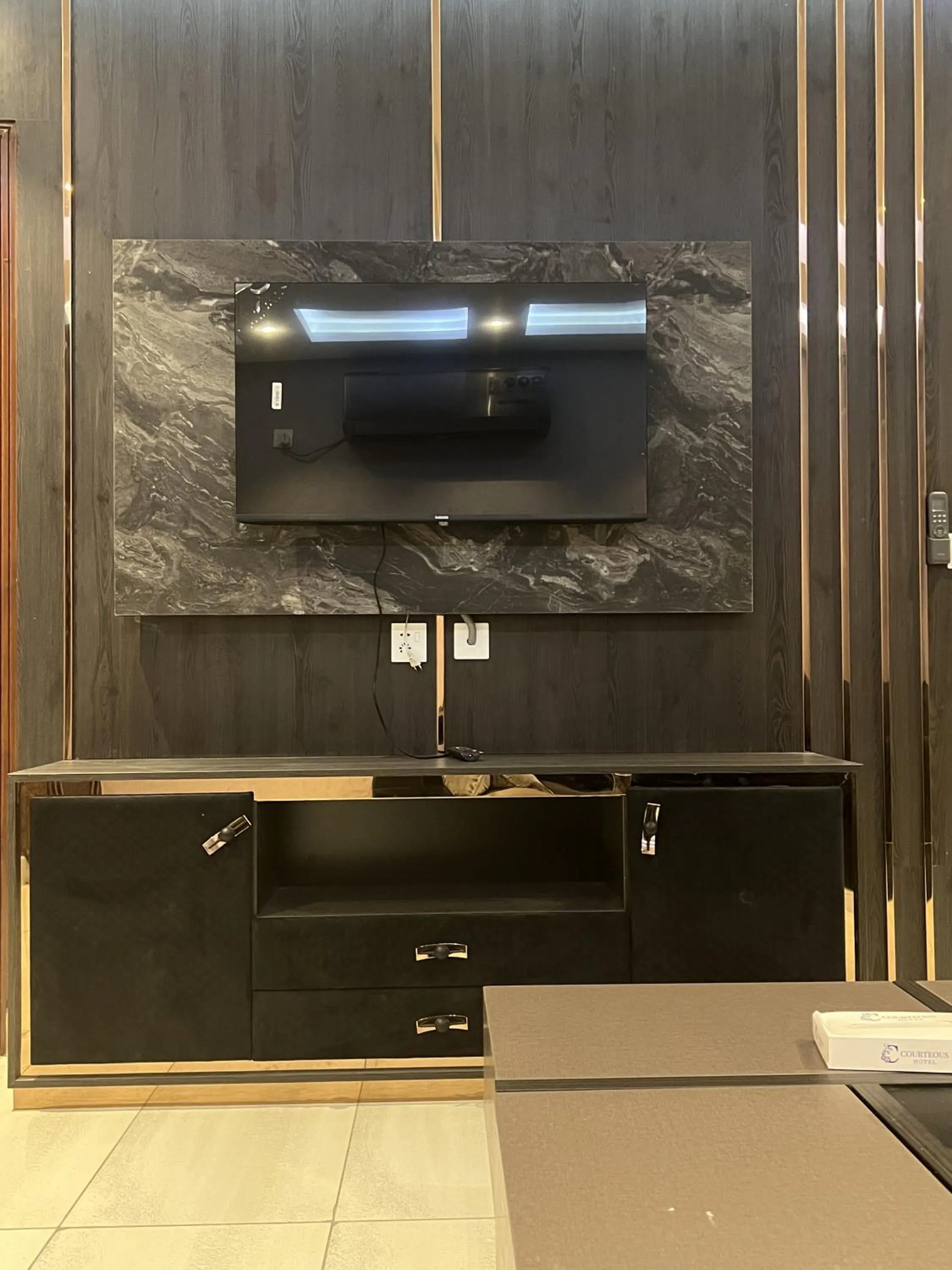 Communal lounge/ TV room in Courteous Hotel