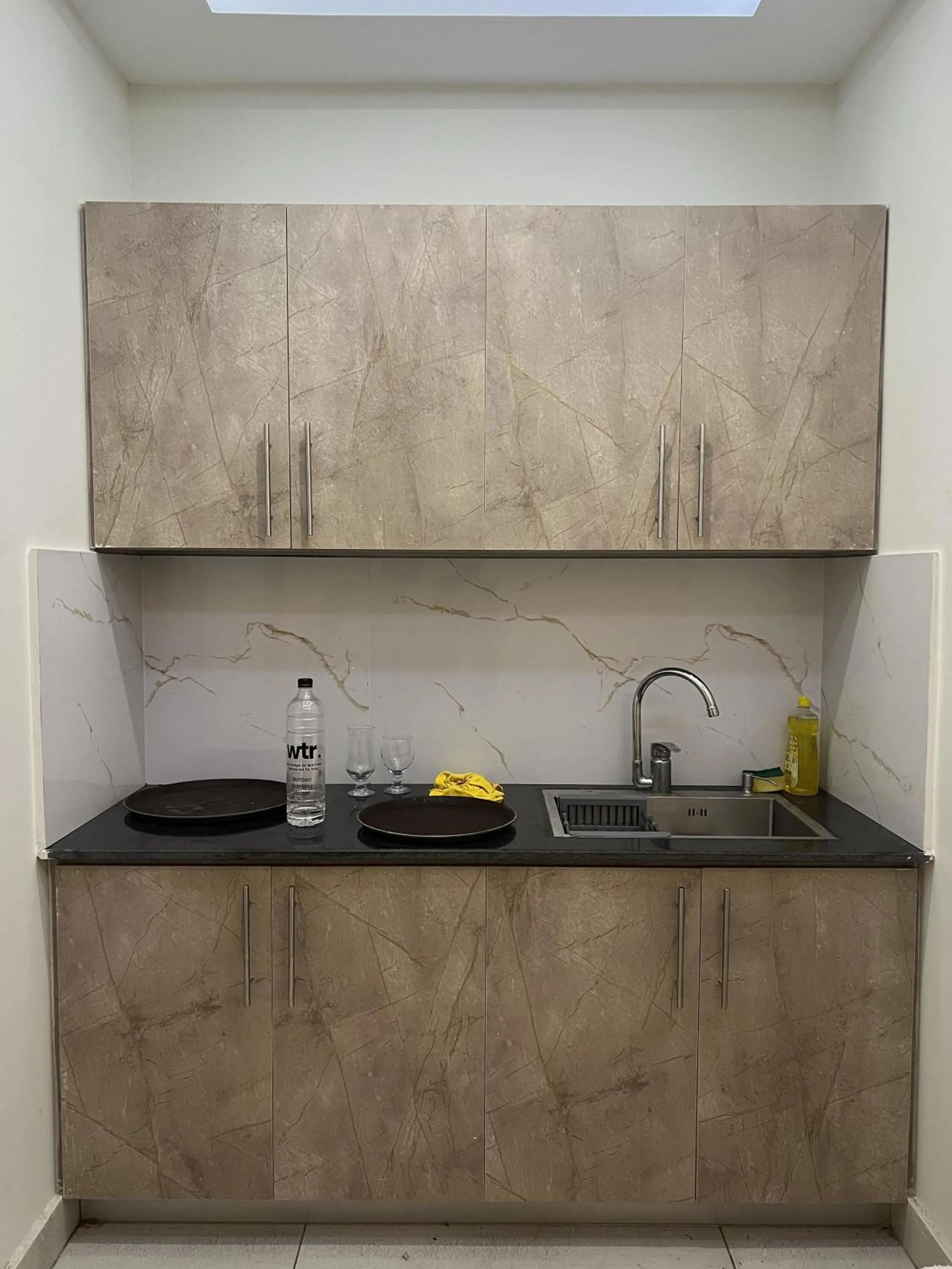 Kitchen or kitchenette in Courteous Hotel