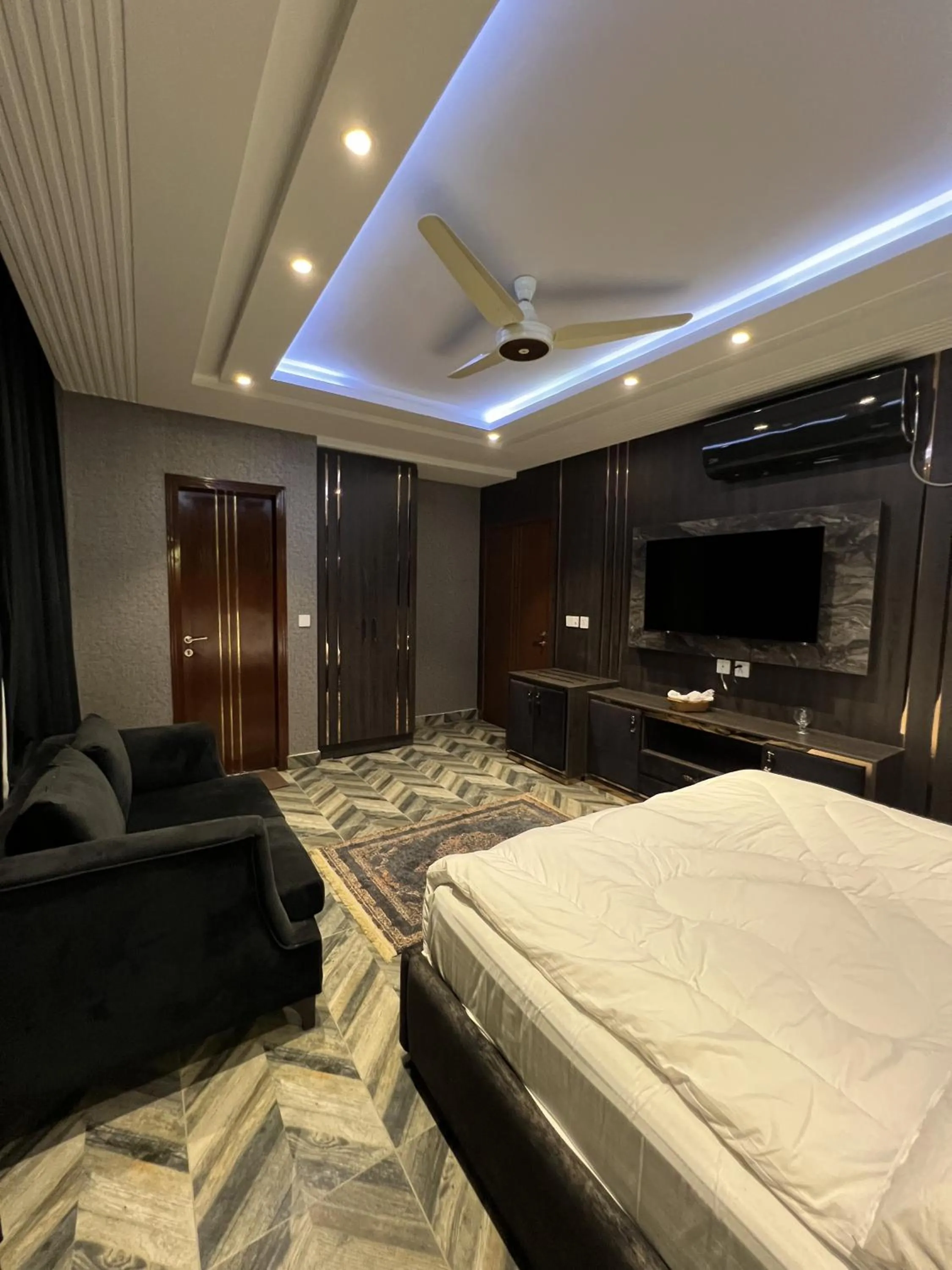 Bed in Courteous Hotel