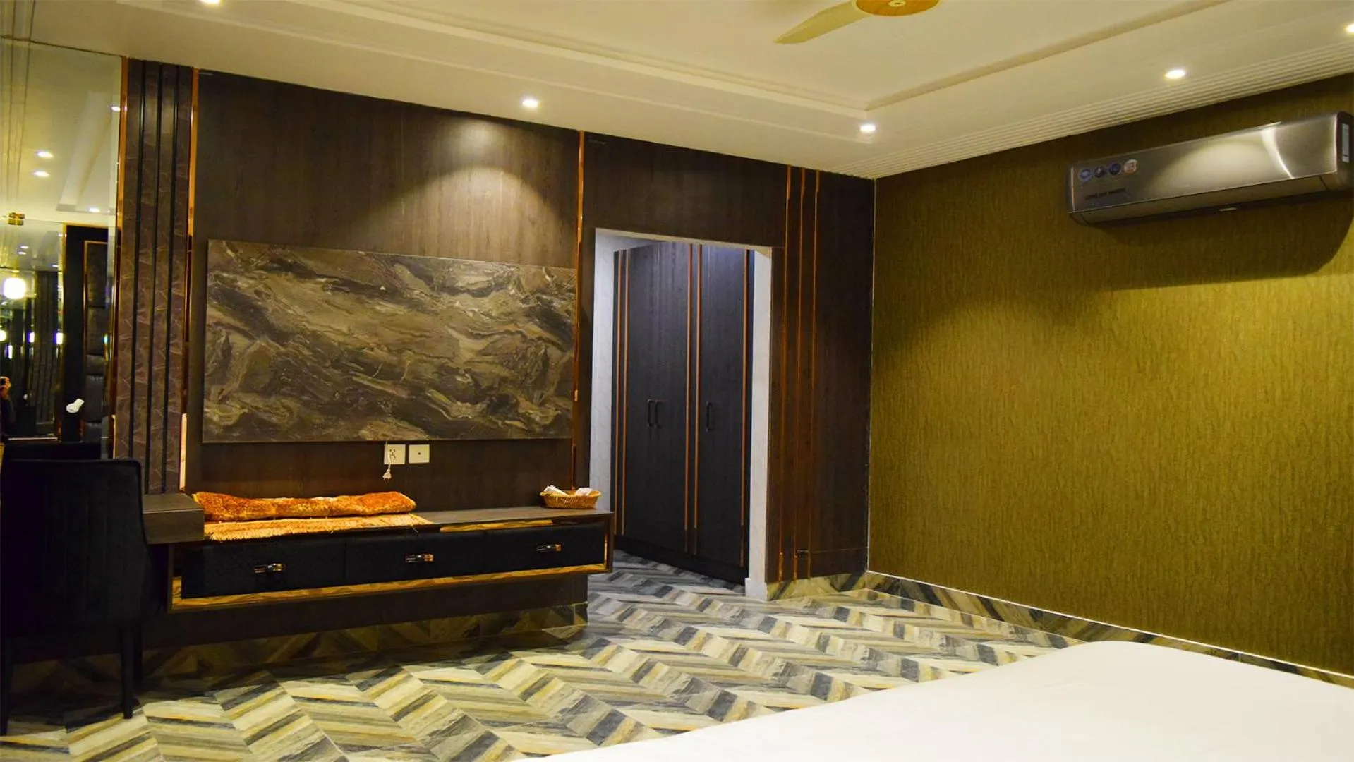 Courteous Hotel
