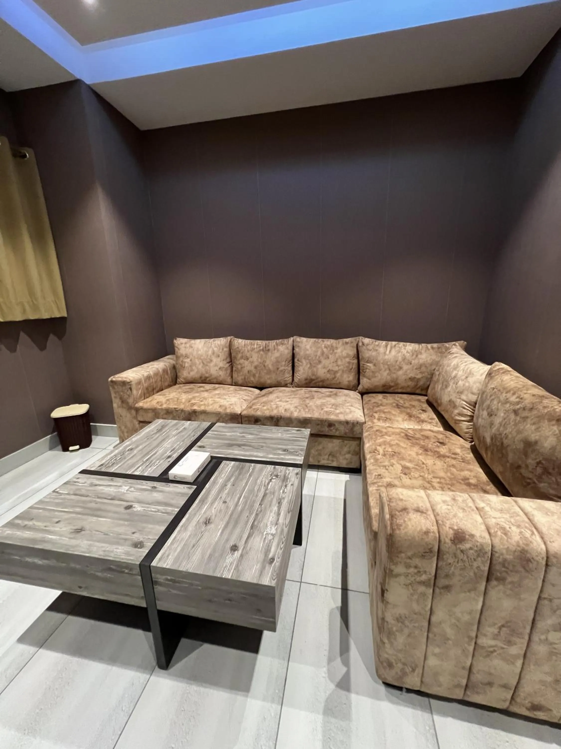 Living room in Courteous Hotel