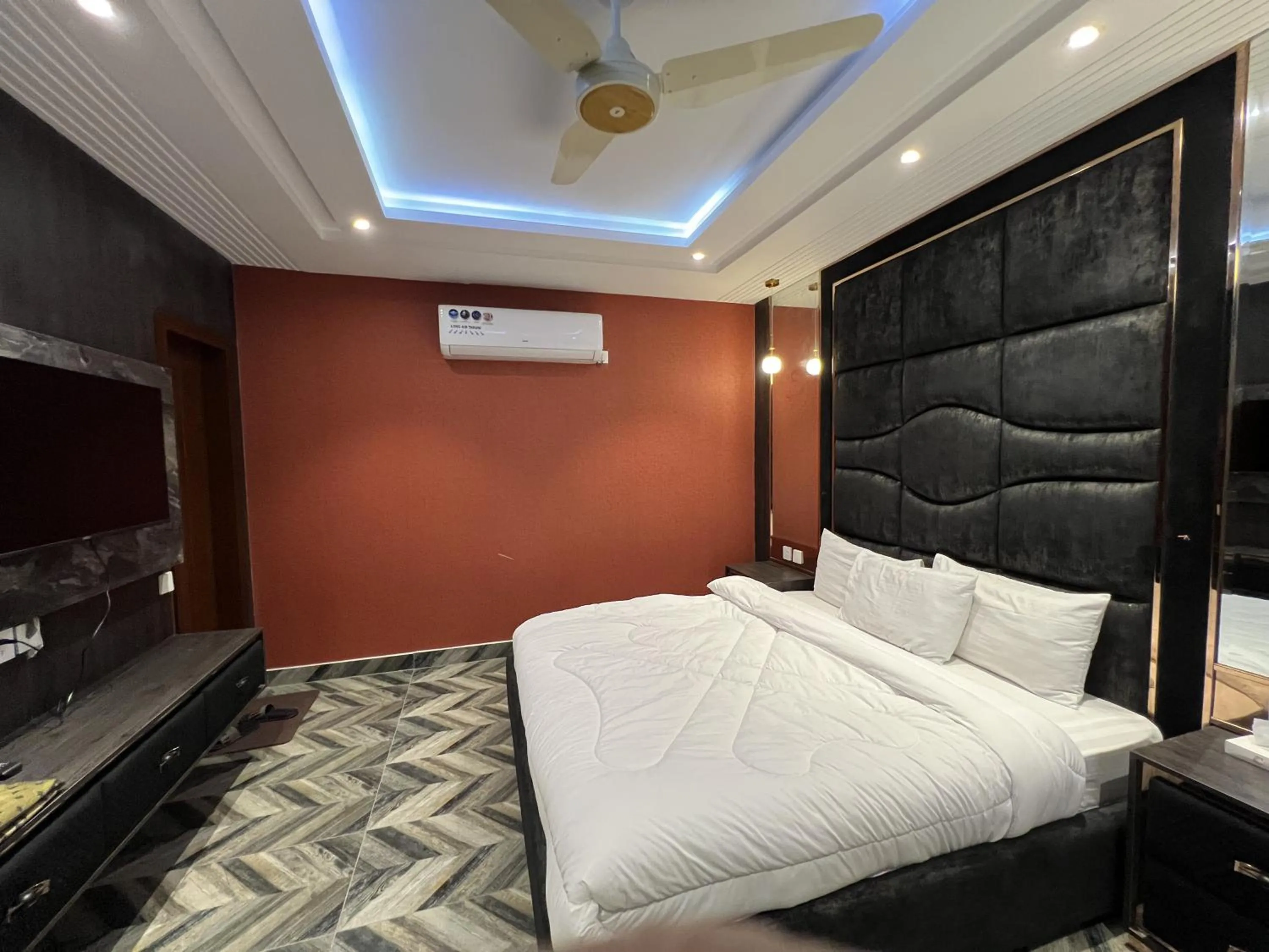 Bed in Courteous Hotel