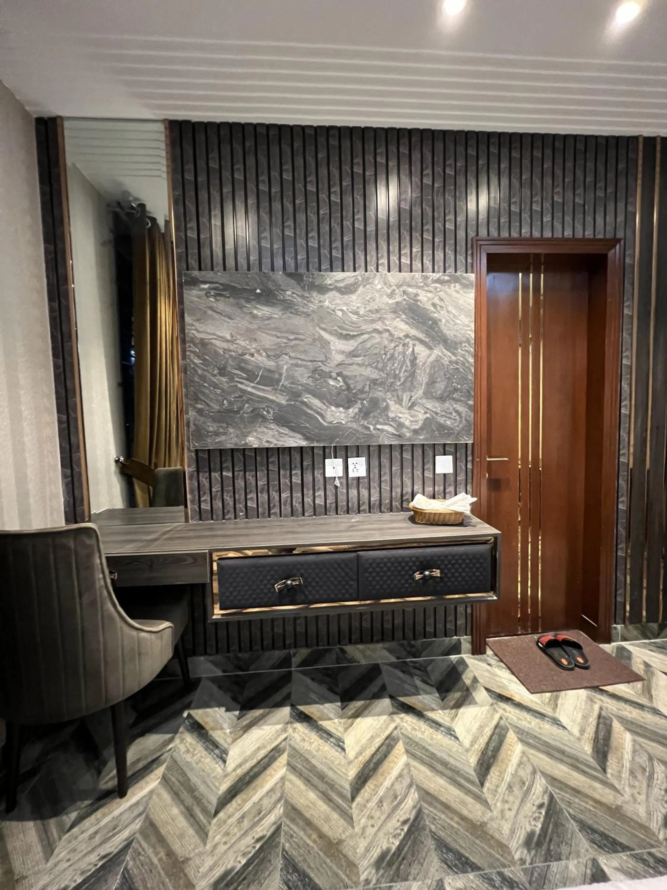 Living room in Courteous Hotel