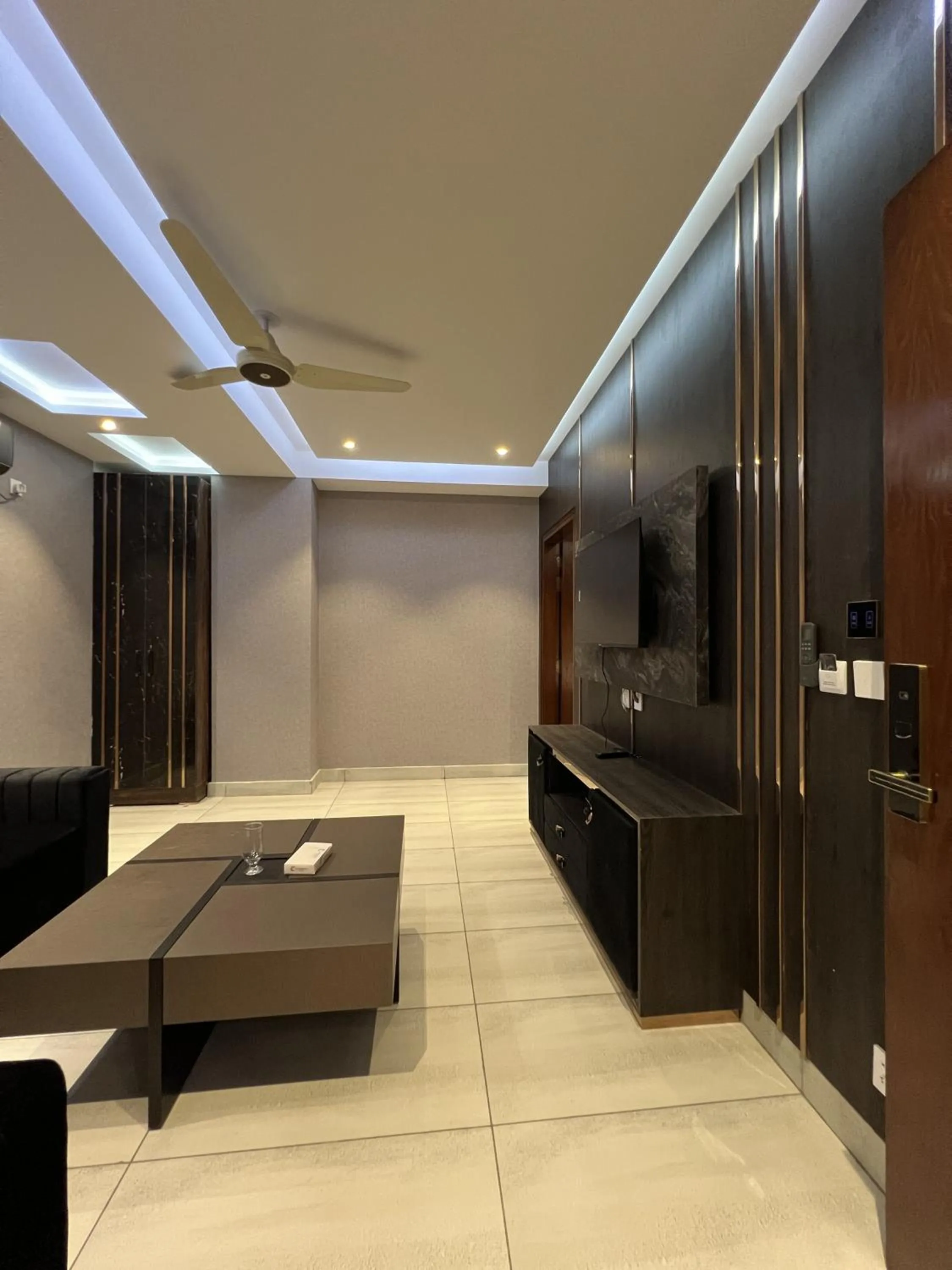 TV and multimedia in Courteous Hotel