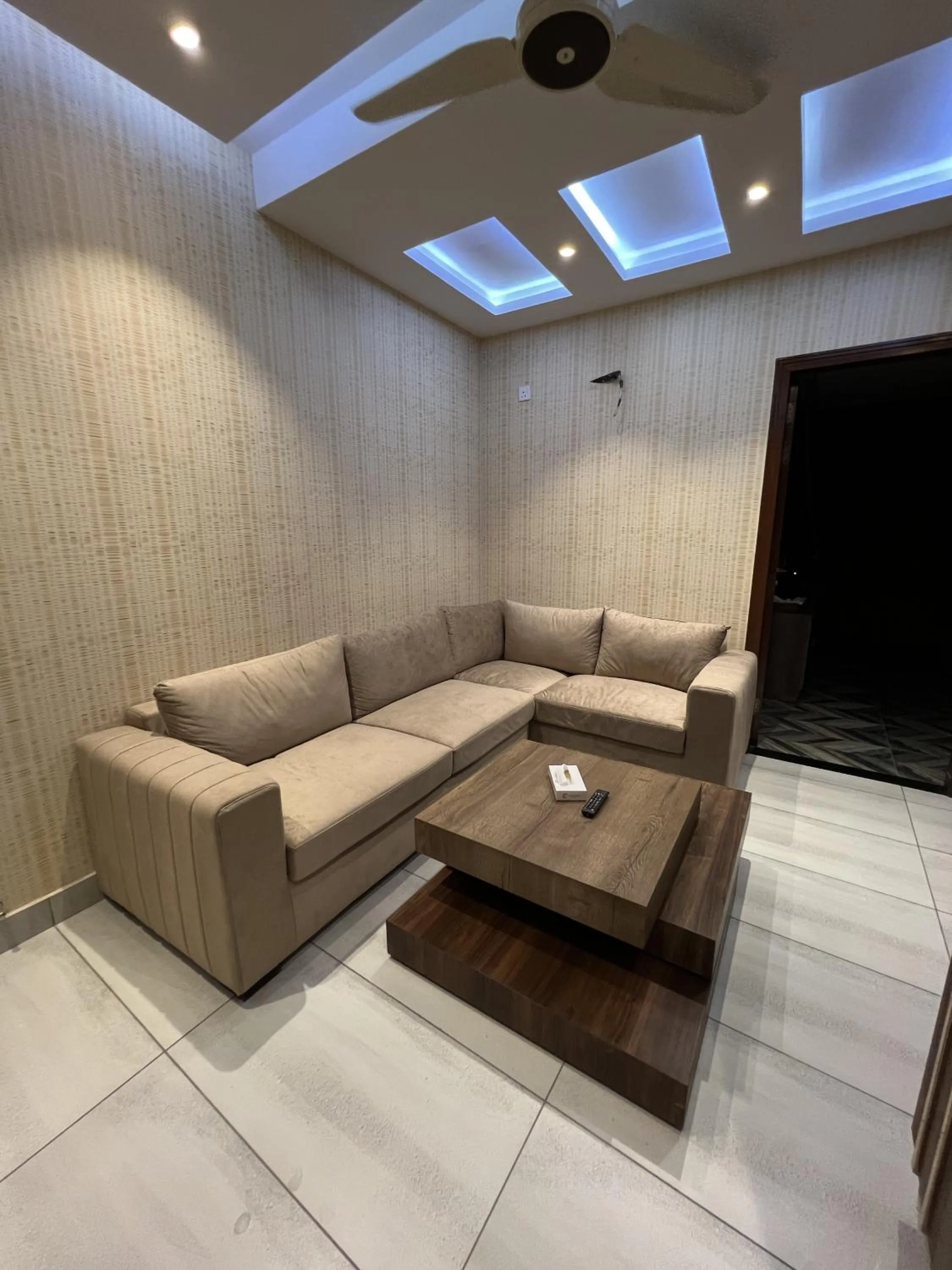 Living room in Courteous Hotel