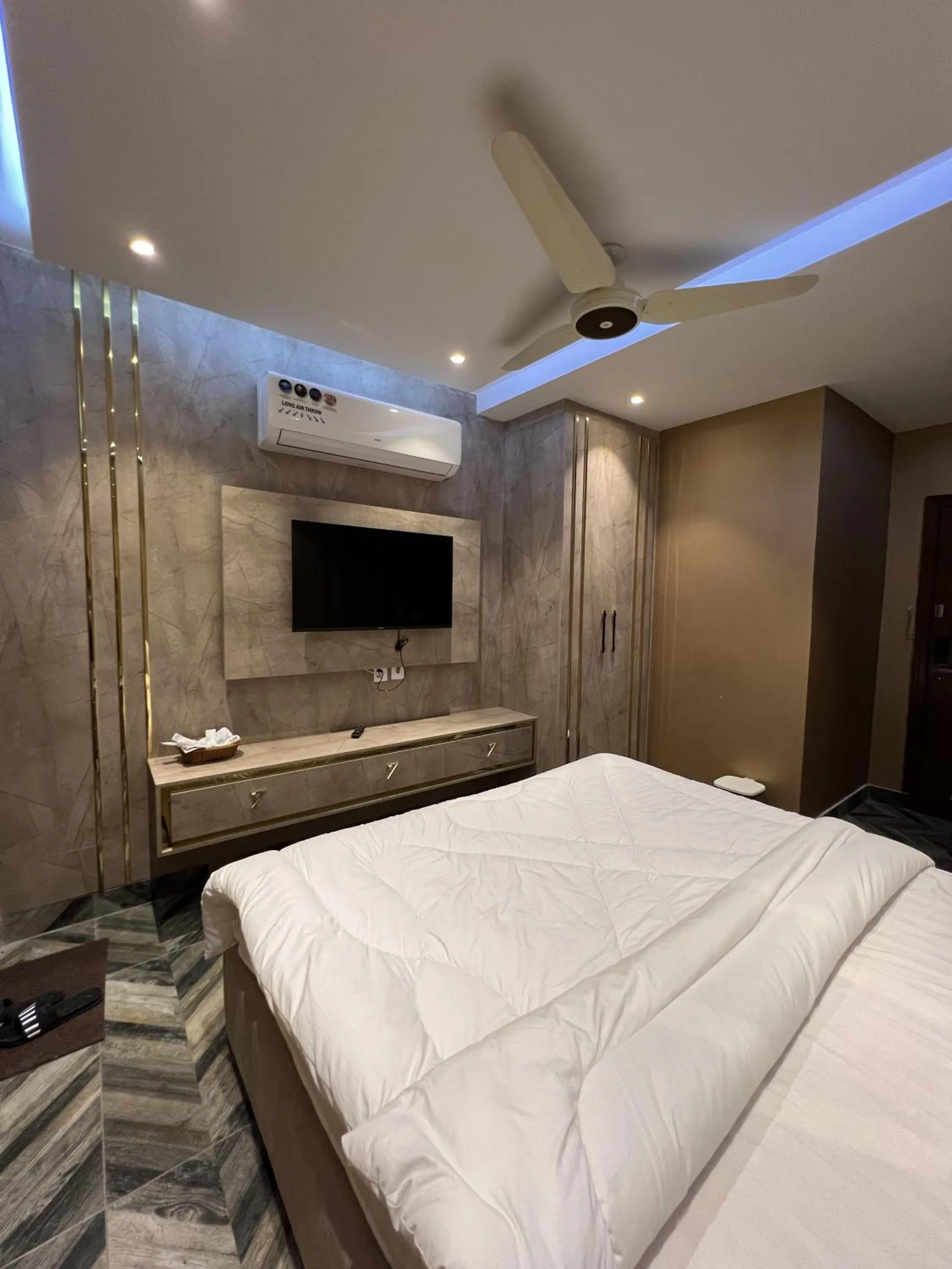 Bed in Courteous Hotel