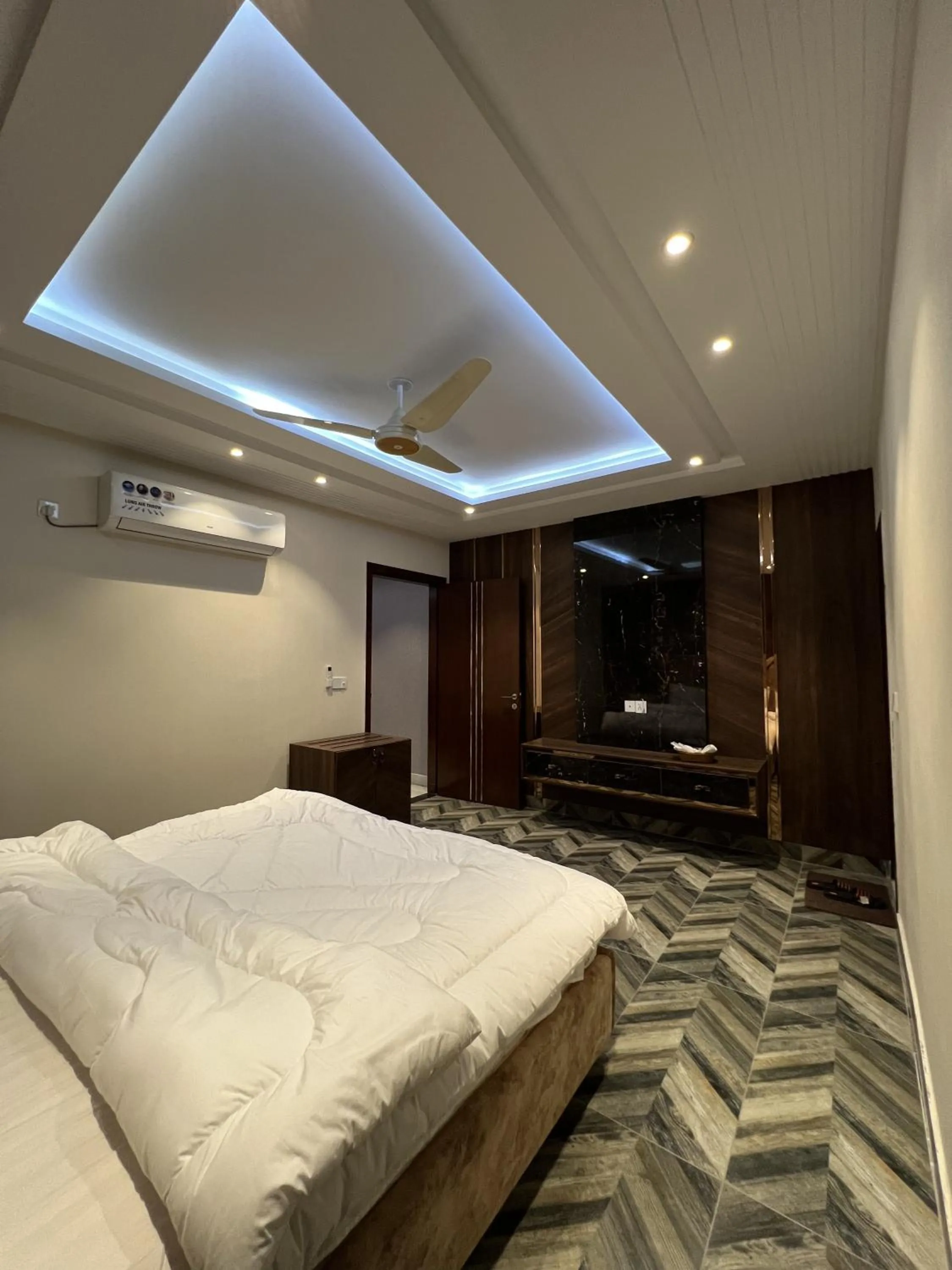 Bed in Courteous Hotel