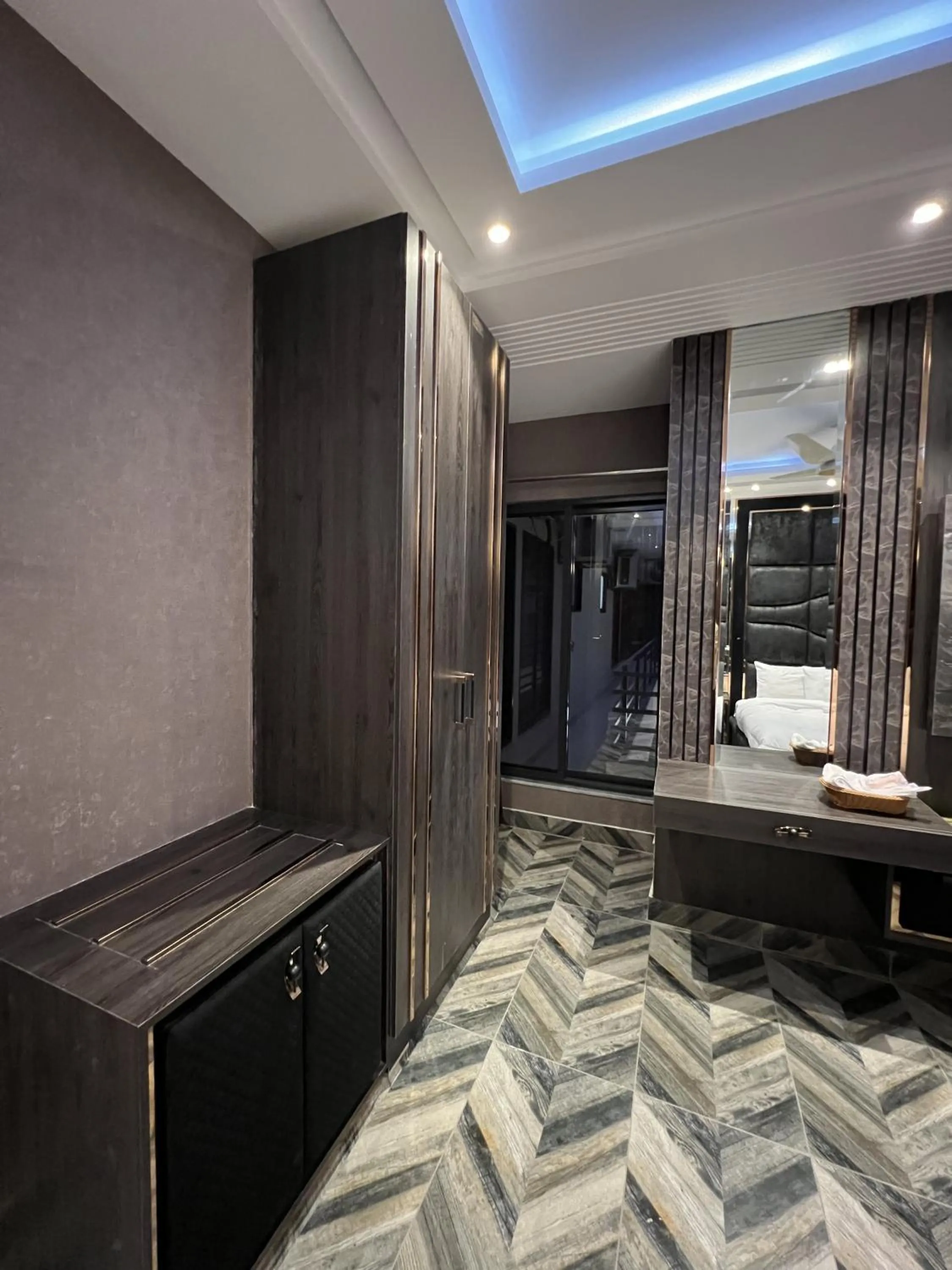 hair dresser in Courteous Hotel