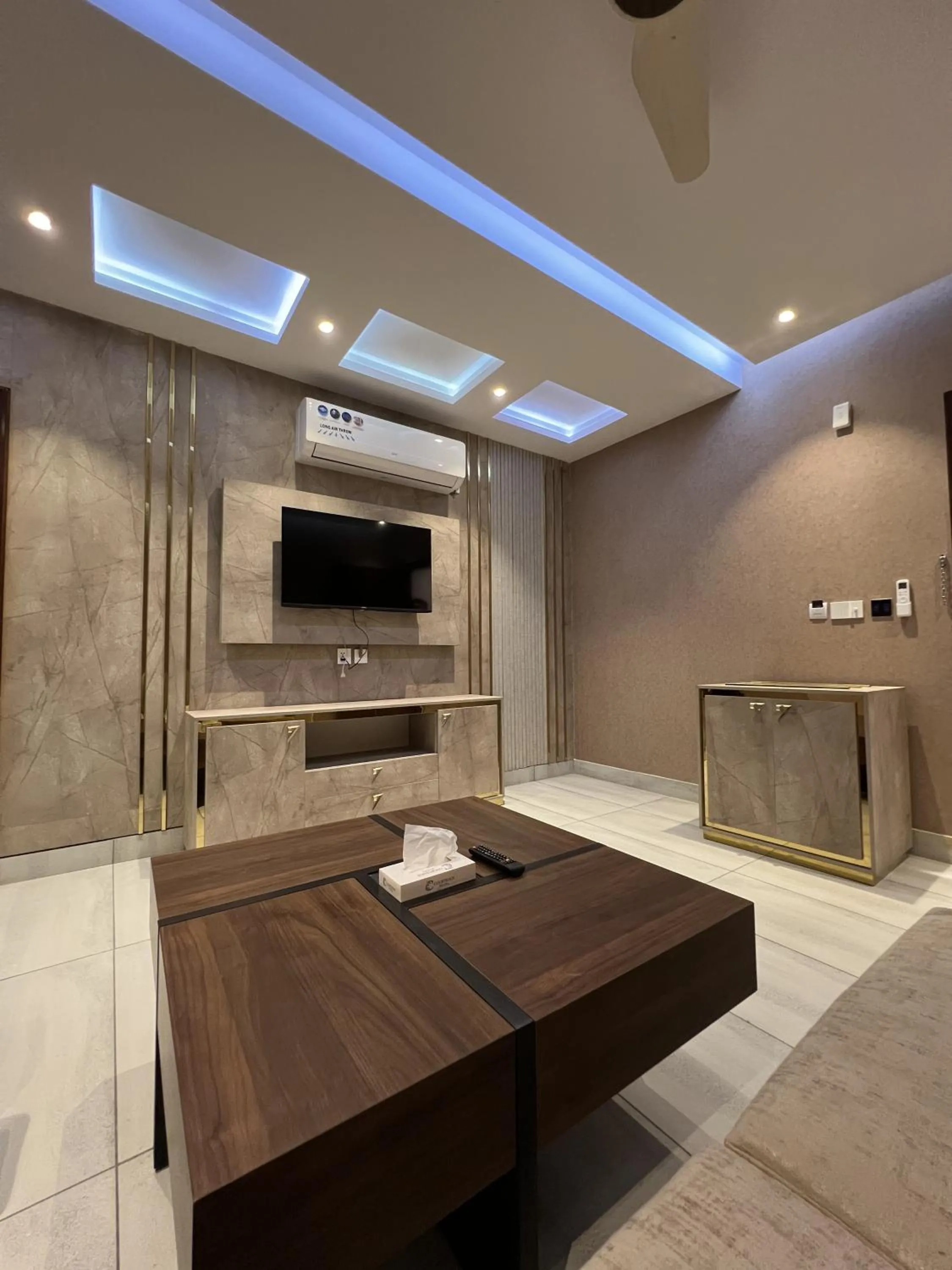 Communal lounge/ TV room in Courteous Hotel