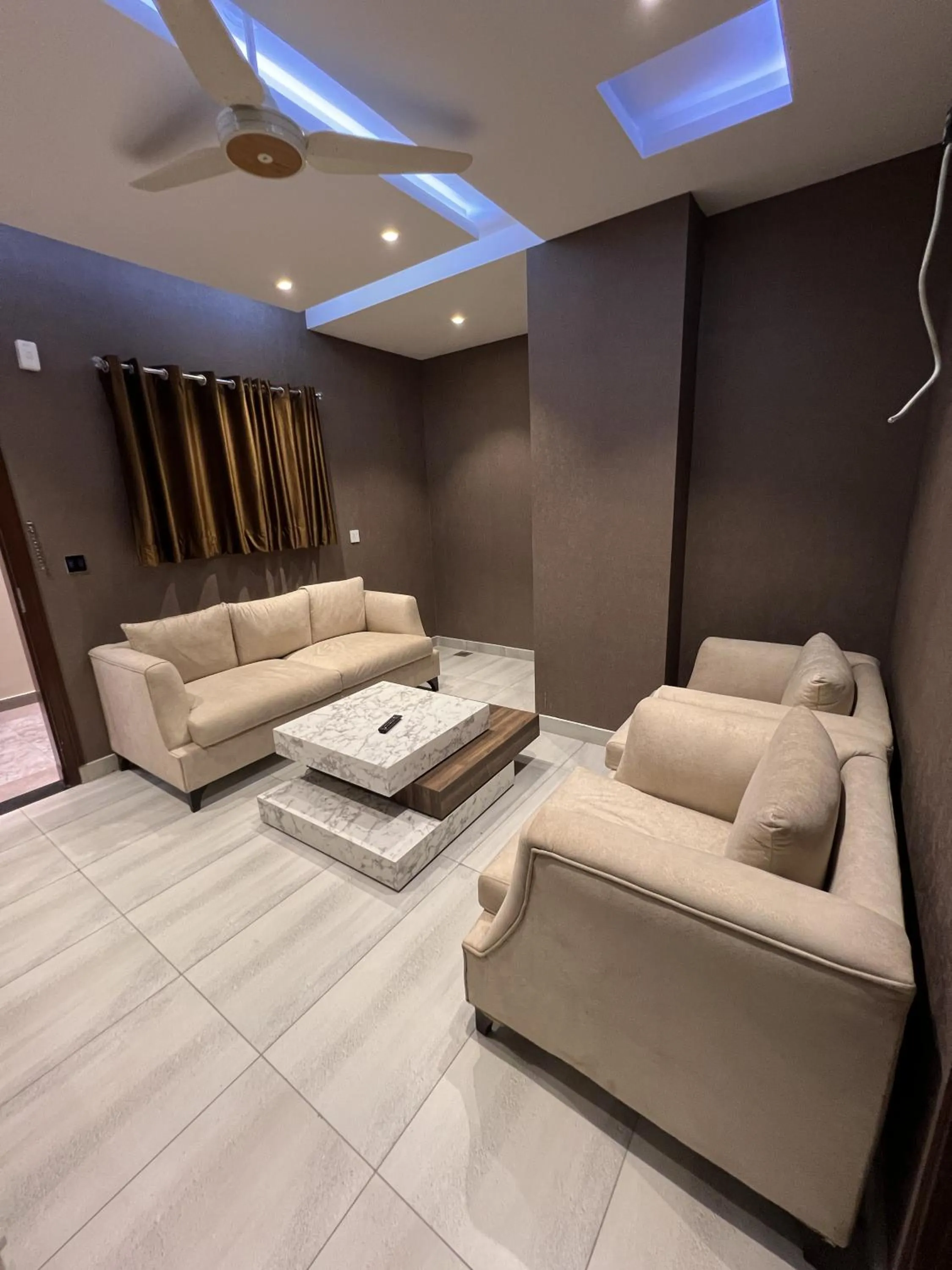 TV and multimedia in Courteous Hotel