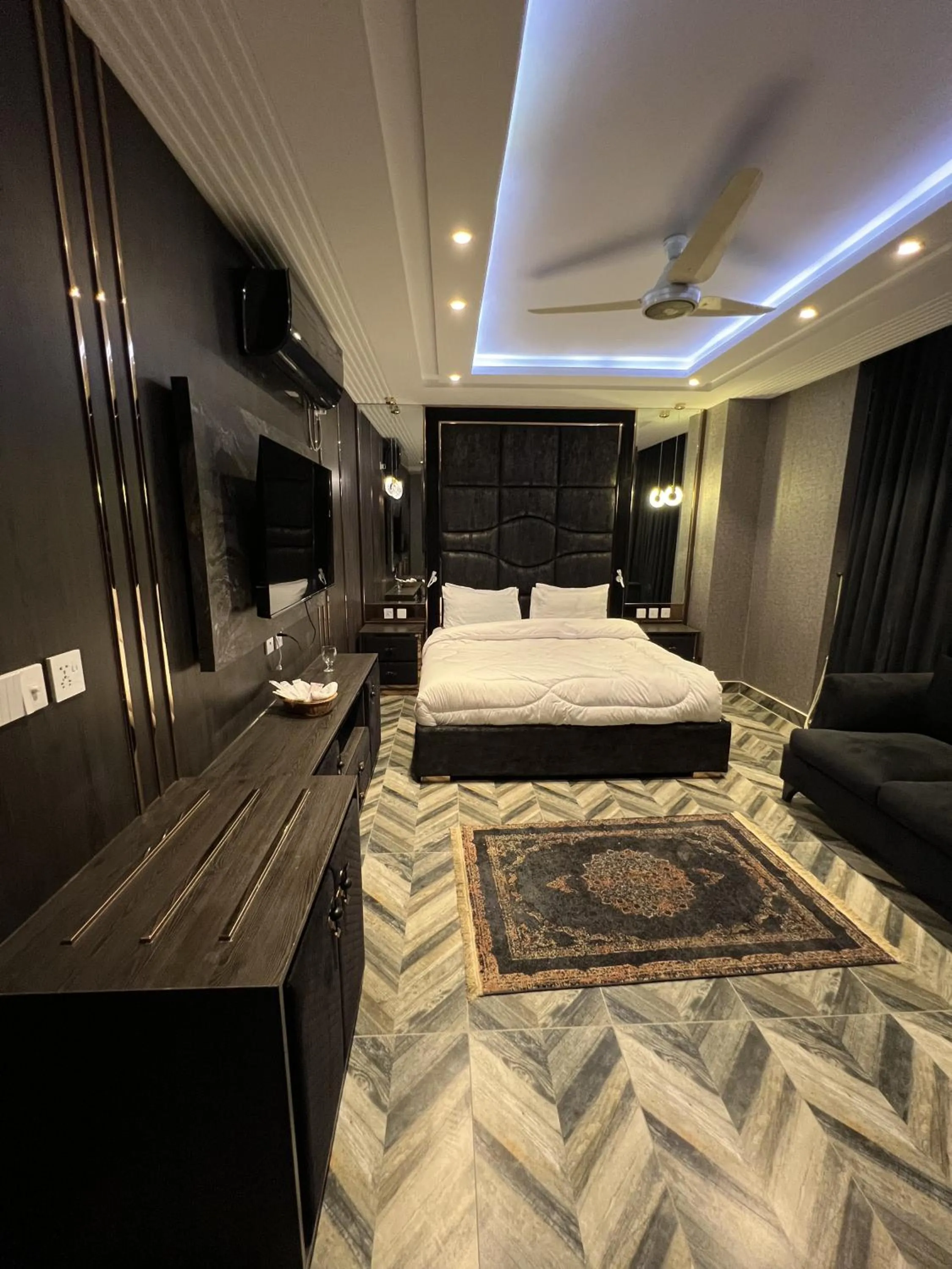 Bed in Courteous Hotel