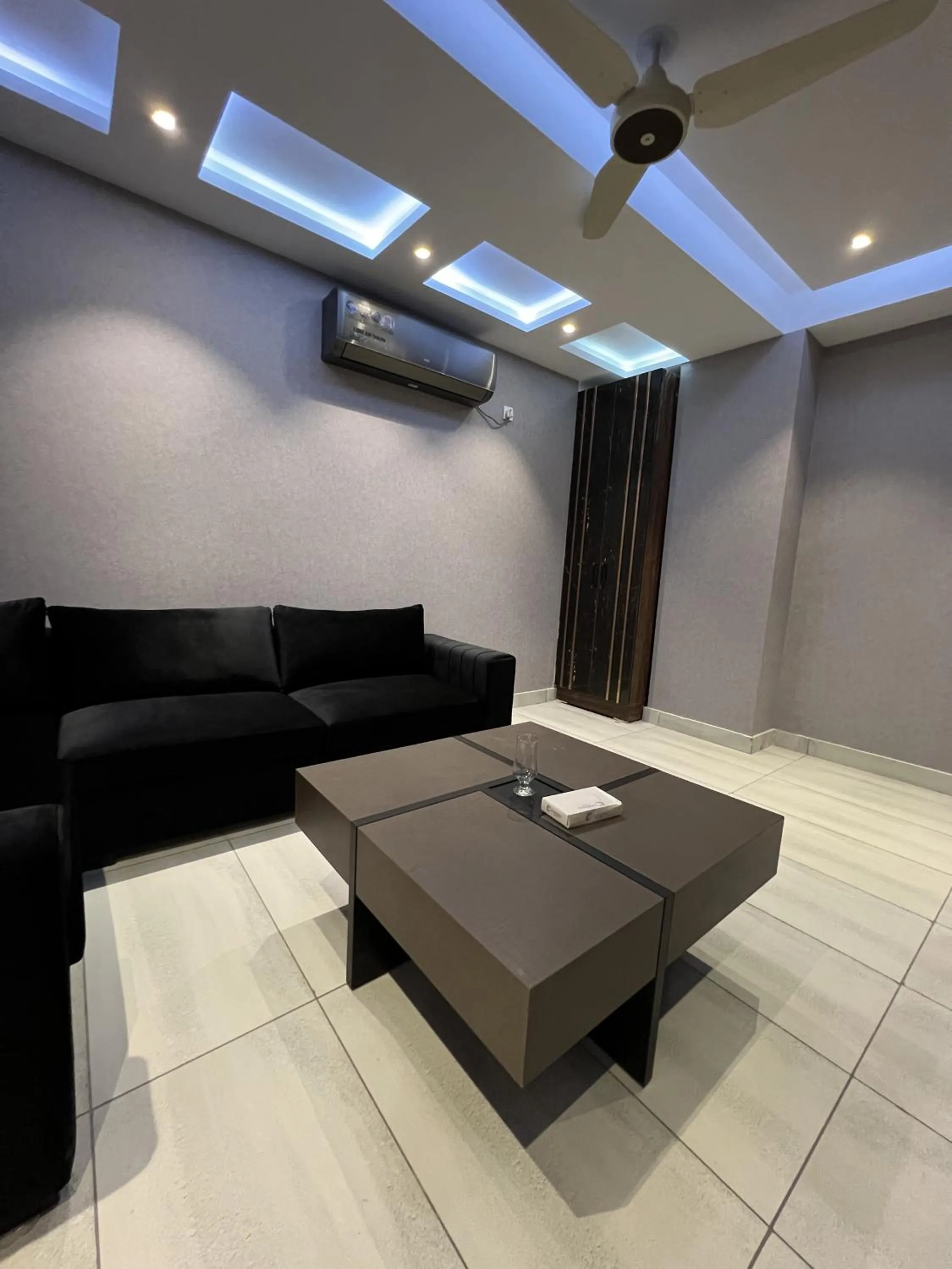 TV and multimedia in Courteous Hotel