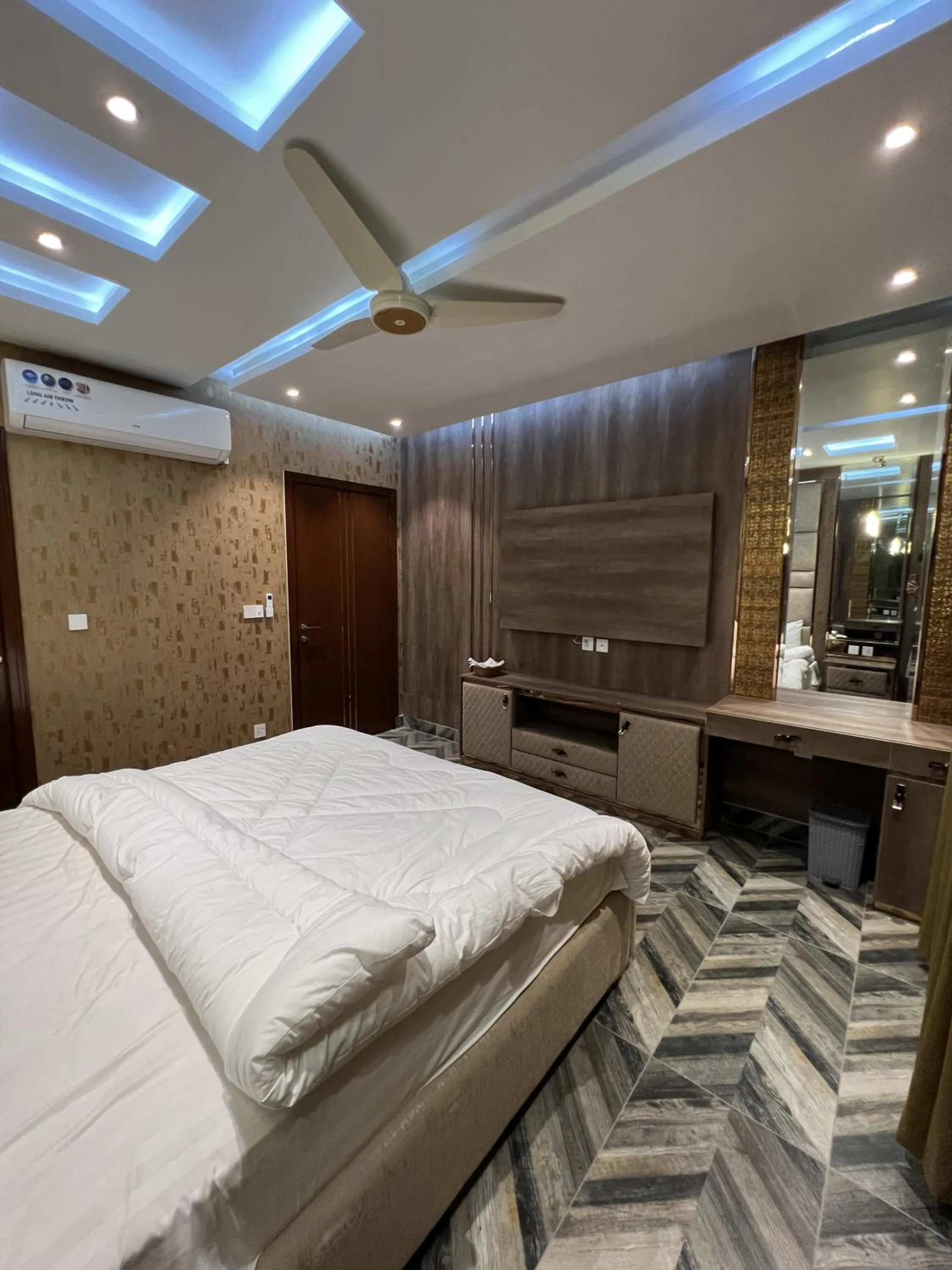 Bed in Courteous Hotel