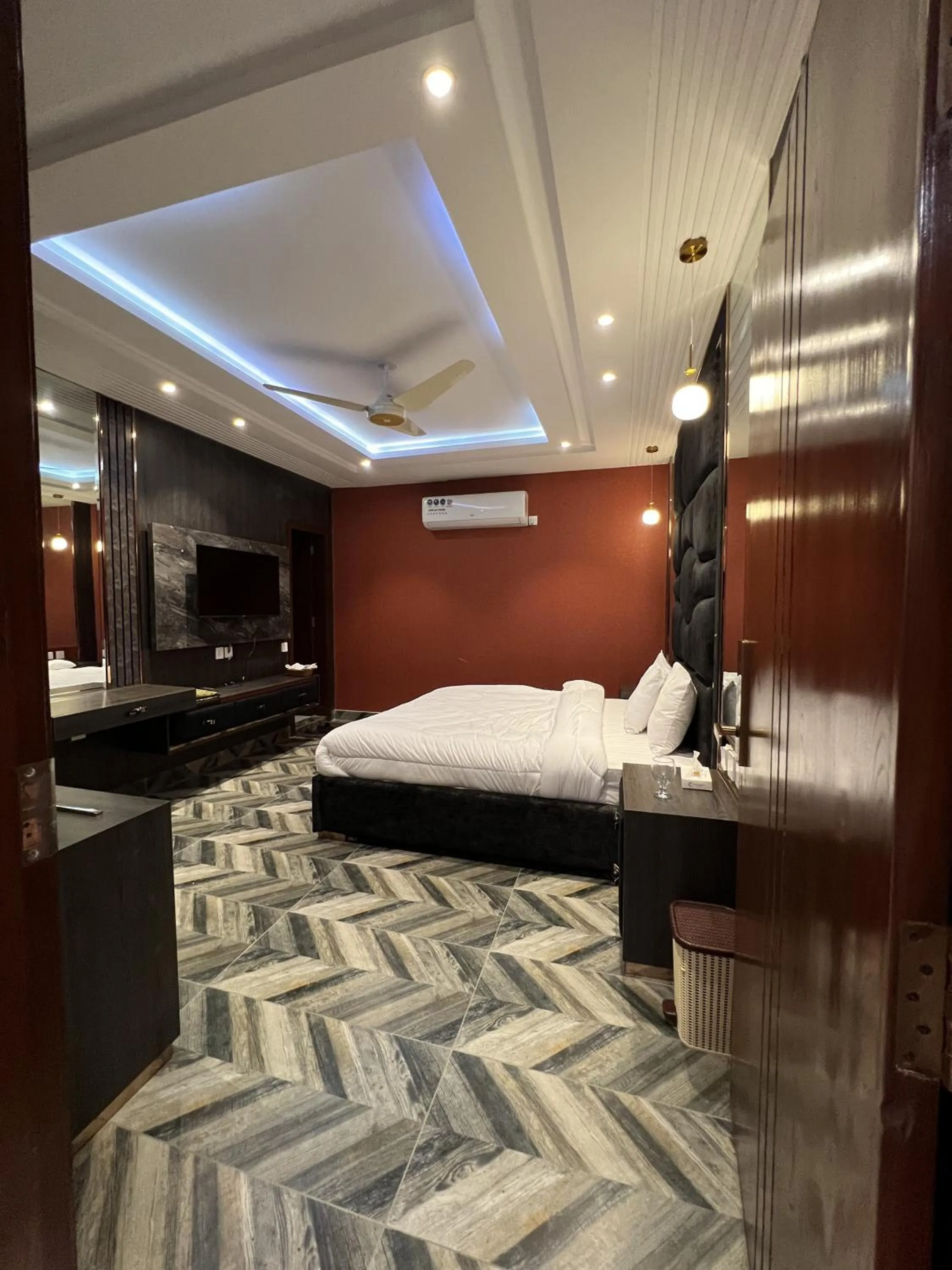 Bed in Courteous Hotel