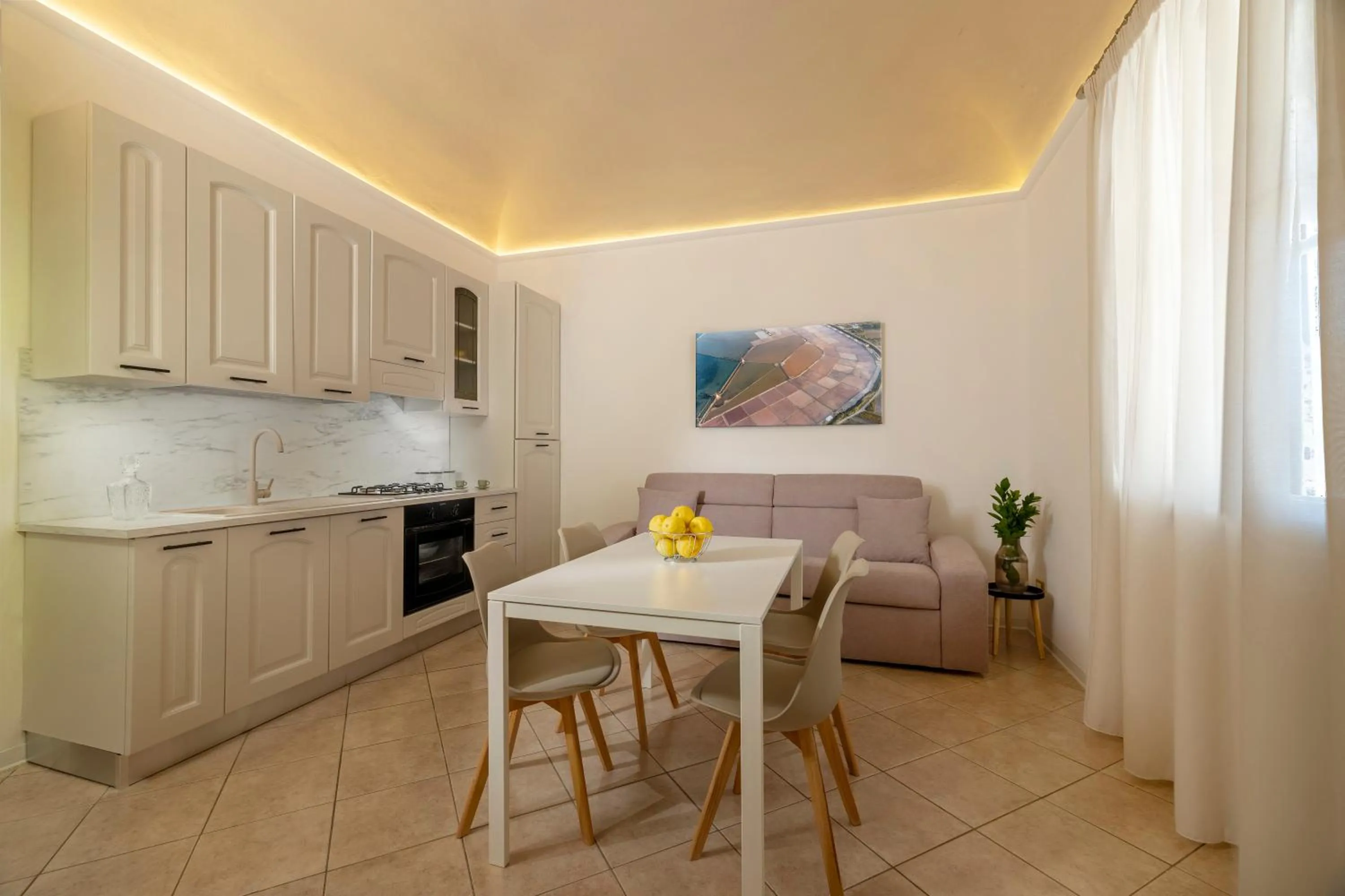 Kitchen or kitchenette in Case Vacanza Loria