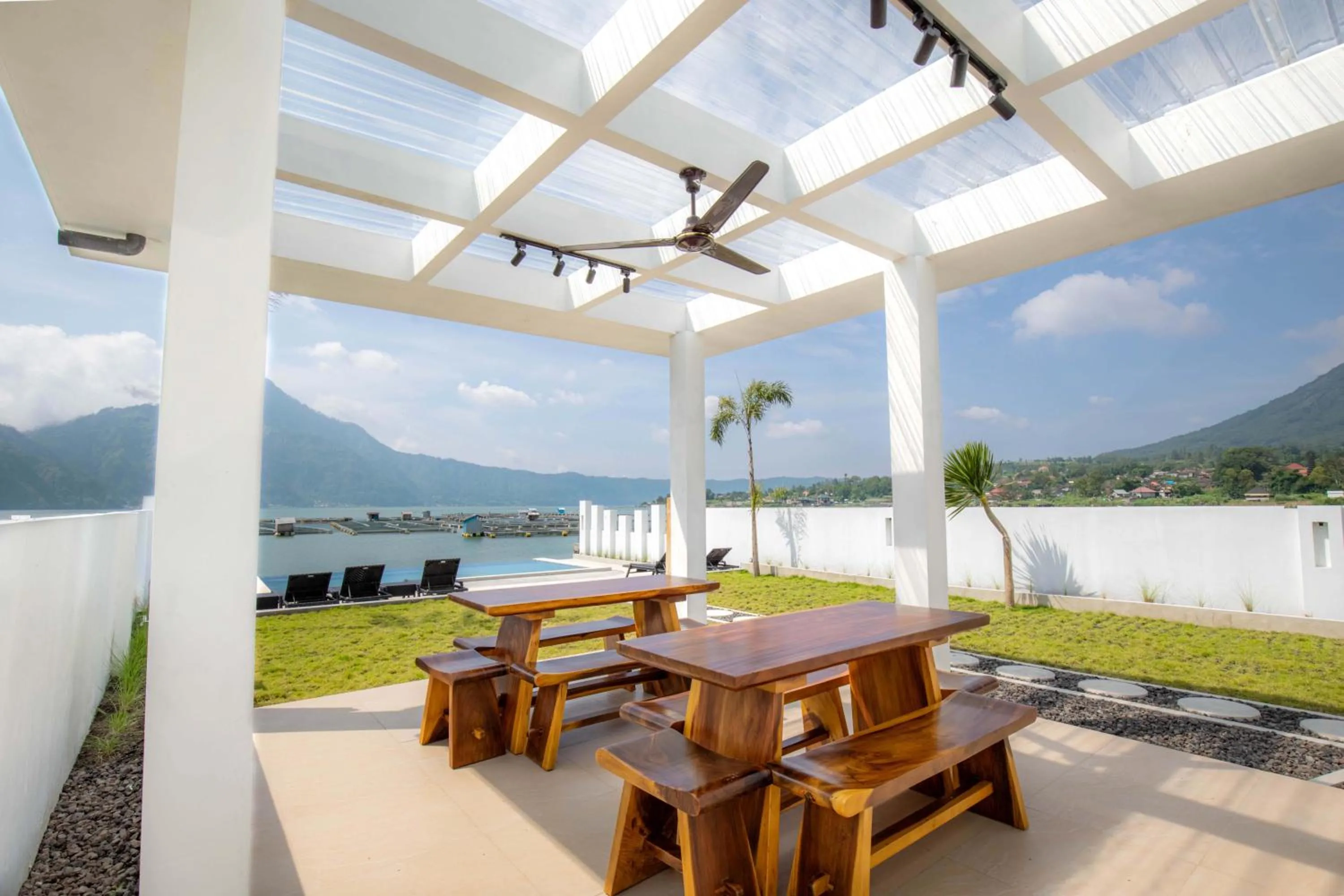 Restaurant/places to eat in Intan Lake View Kintamani