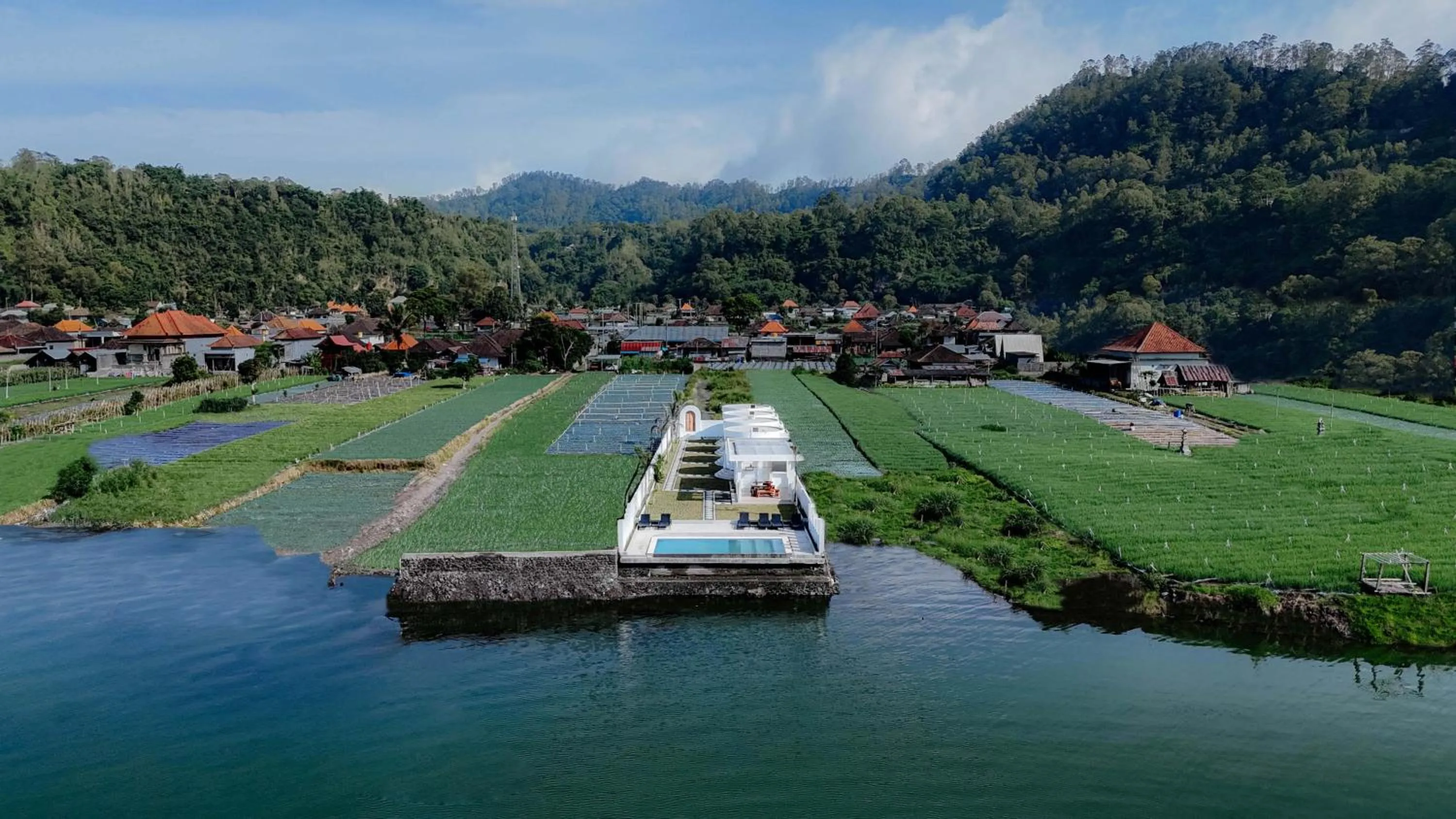 Property building in Intan Lake View Kintamani